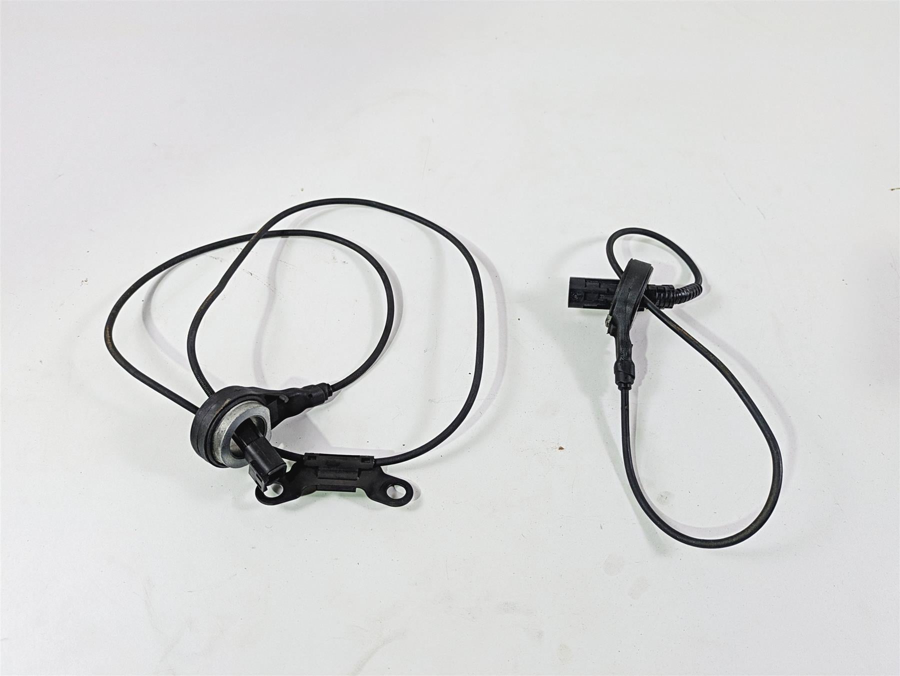 2016 Harley Touring FLHR Road King  Front Rear Abs Wheel Speed Sensors 32700017