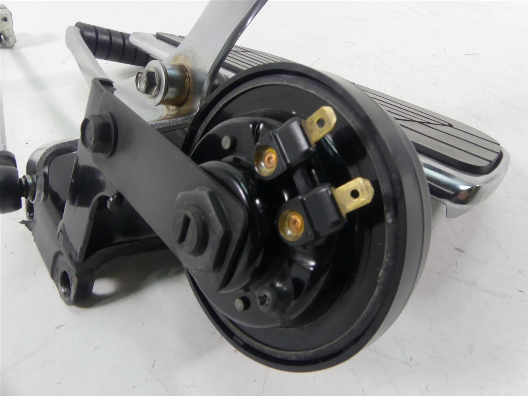2008 Honda V-Twin VTX1800 N3 Left Front Floor Board & Shifter 50625-MCV-000 {{ shop.shopifyCountryName }} - Mototech271