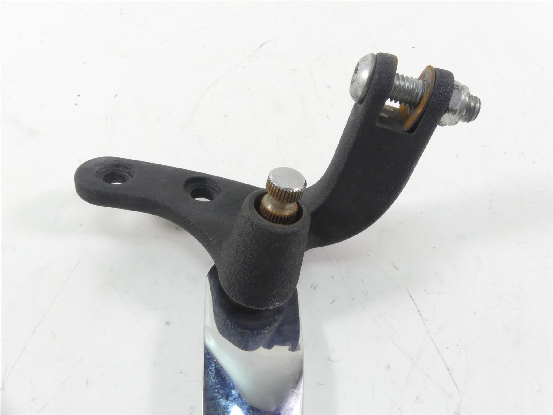 2013 Harley FXDWG Dyna Wide Glide Left Fw Footpeg Mount & Shifter Rod 33693-03 {{ shop.shopifyCountryName }} - Mototech271