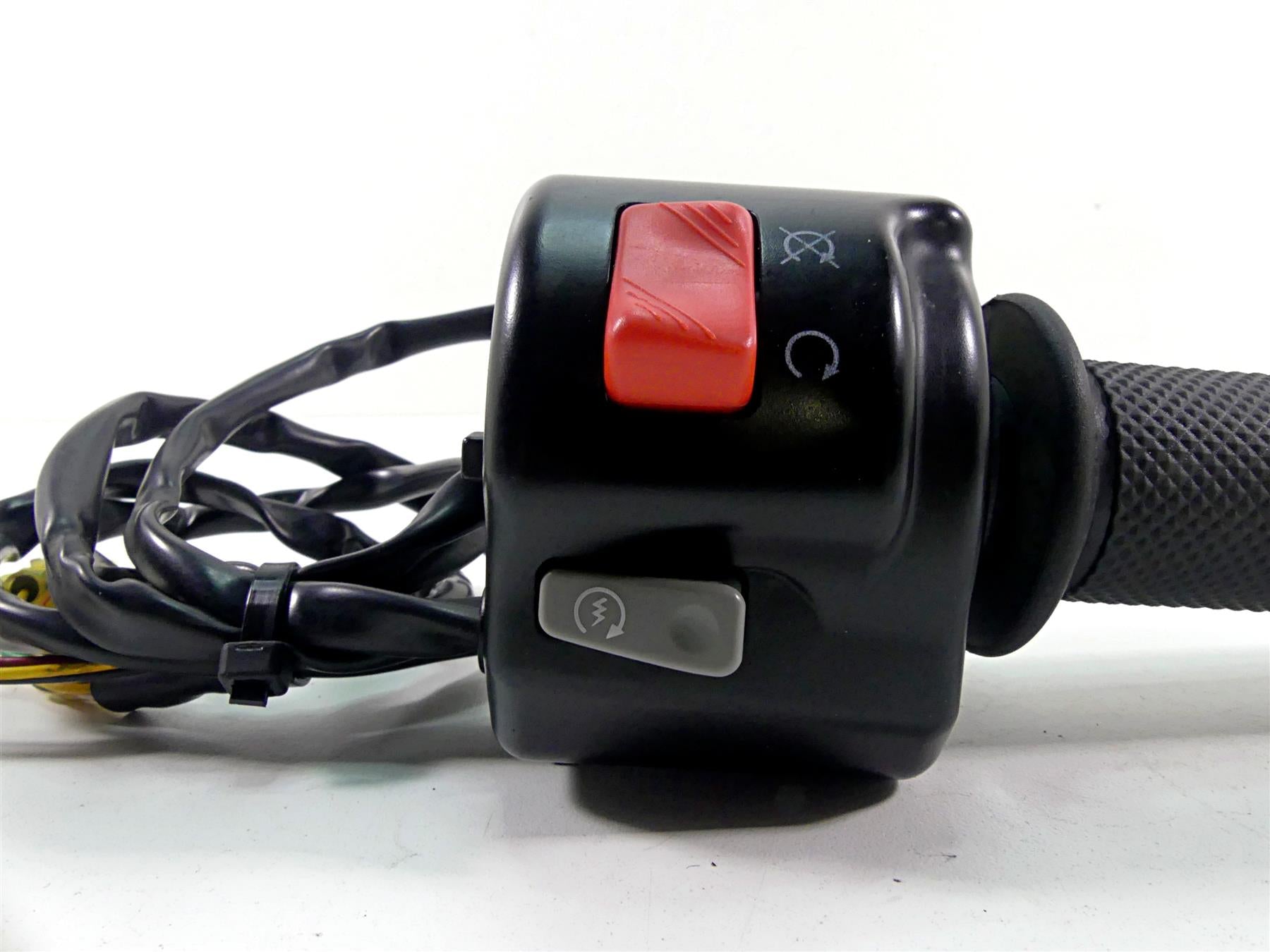 2015 KTM 1190 Adventure Right Hand Start Stop Control Switch + Grip 76011073100 {{ shop.shopifyCountryName }} - Mototech271
