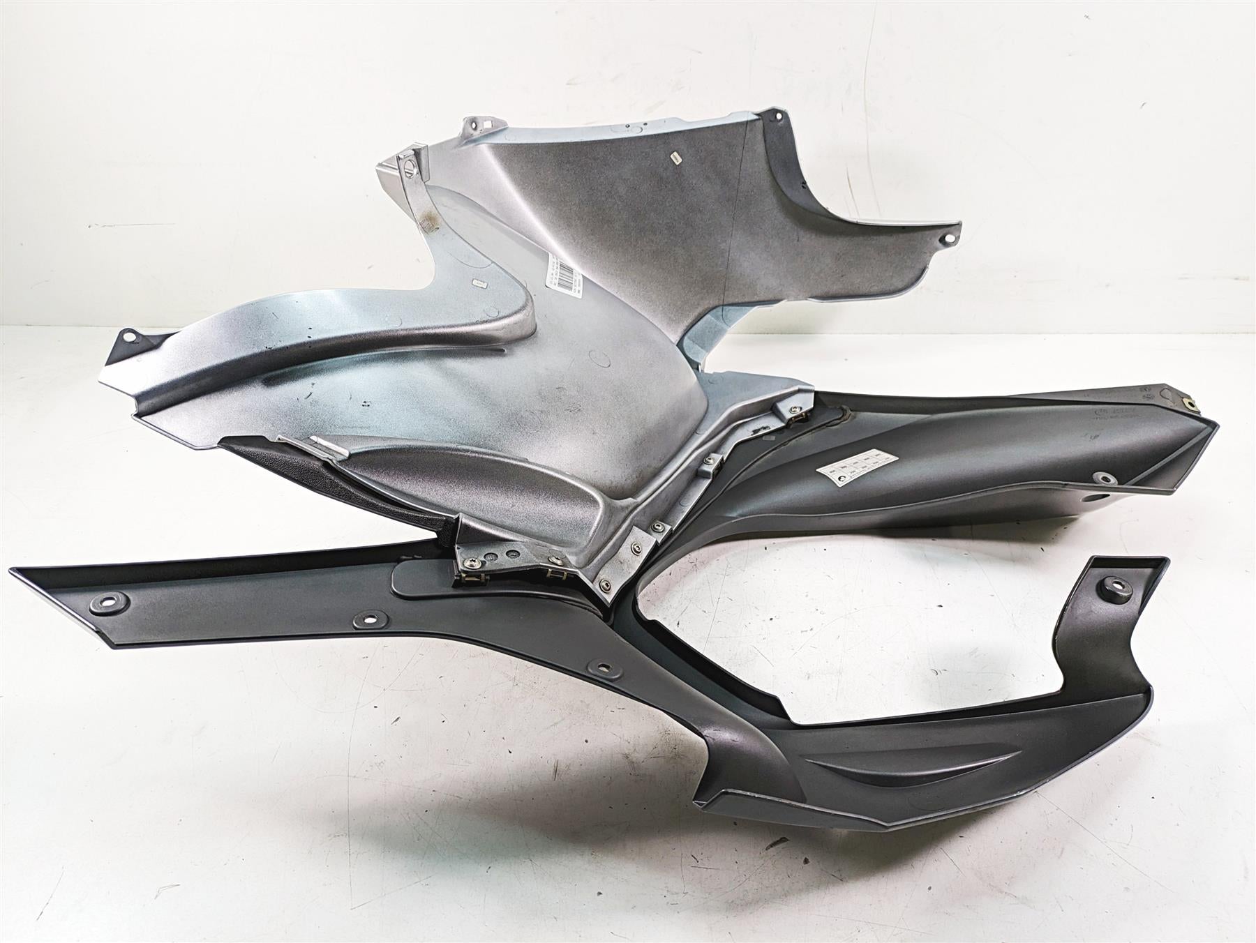 2007 BMW R1200RT K26 Main Left Tank Fairing Cover 46637681055 46637681049 {{ shop.shopifyCountryName }} - Mototech271