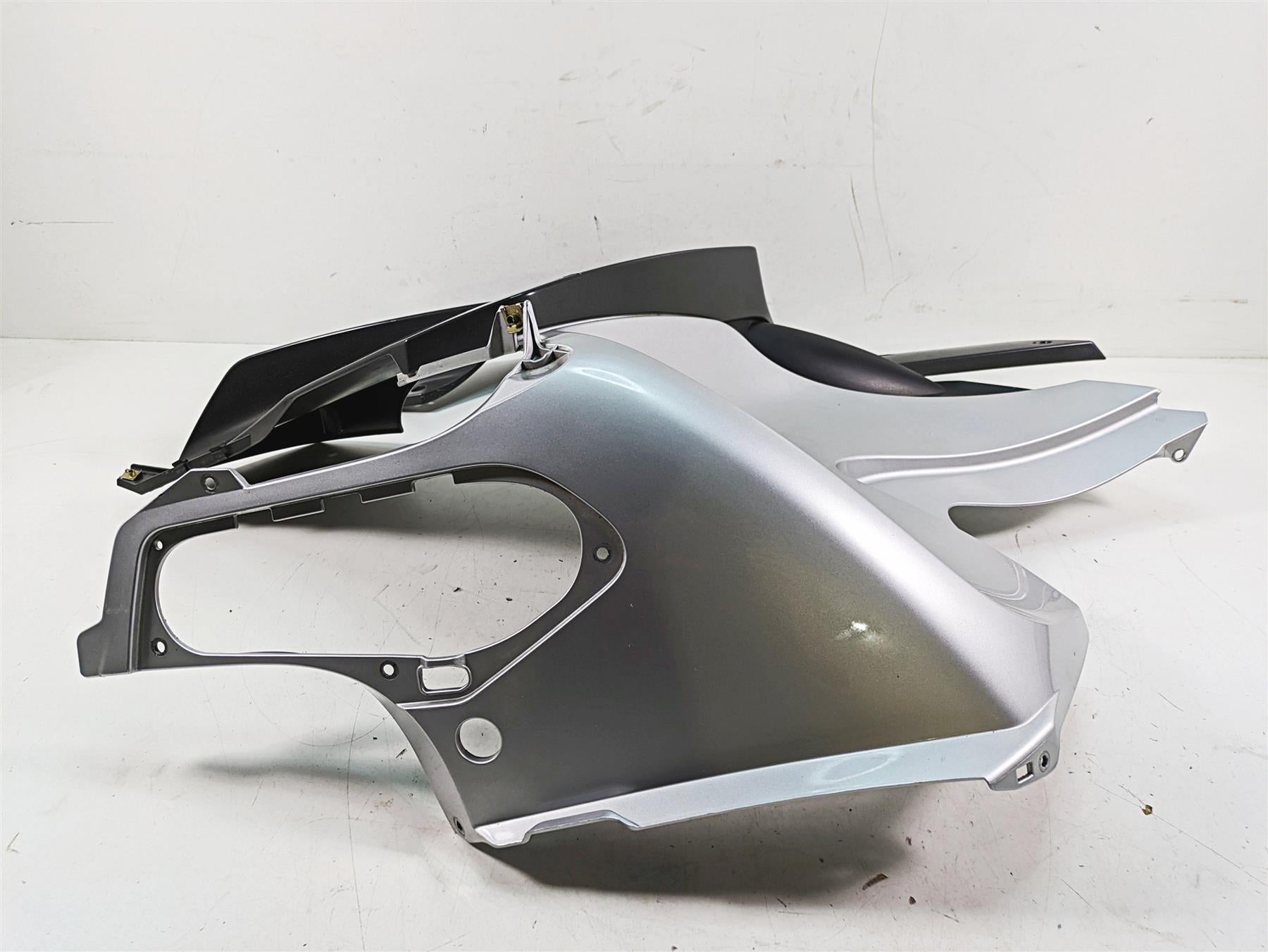 2007 BMW R1200RT K26 Main Right Tank Fairing Cover 46637681056 46637681050 {{ shop.shopifyCountryName }} - Mototech271