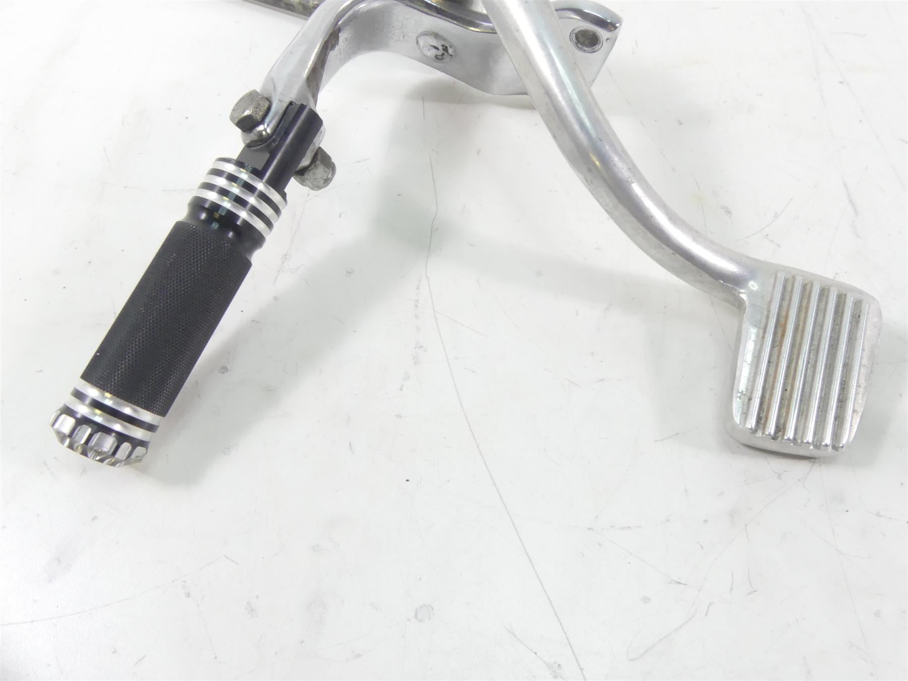 1995 Harley Dyna FXDL Low Rider Mid Front Rider Left Right Foot Peg Set 50647-82 {{ shop.shopifyCountryName }} - Mototech271