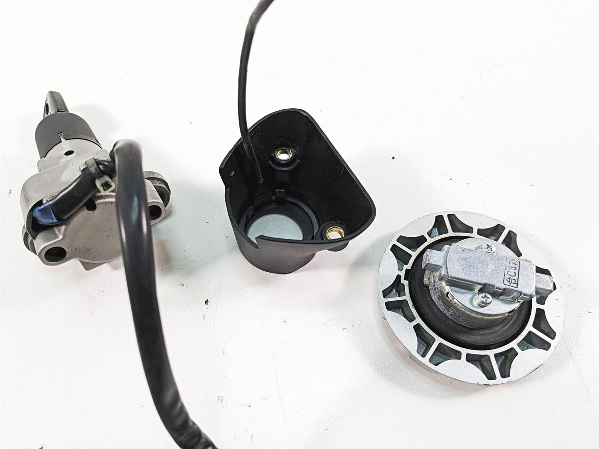 2011 Ducati Hypermotard 1100 Evo SP Speedometer 11K Ignition Switch 40610773B {{ shop.shopifyCountryName }} - Mototech271
