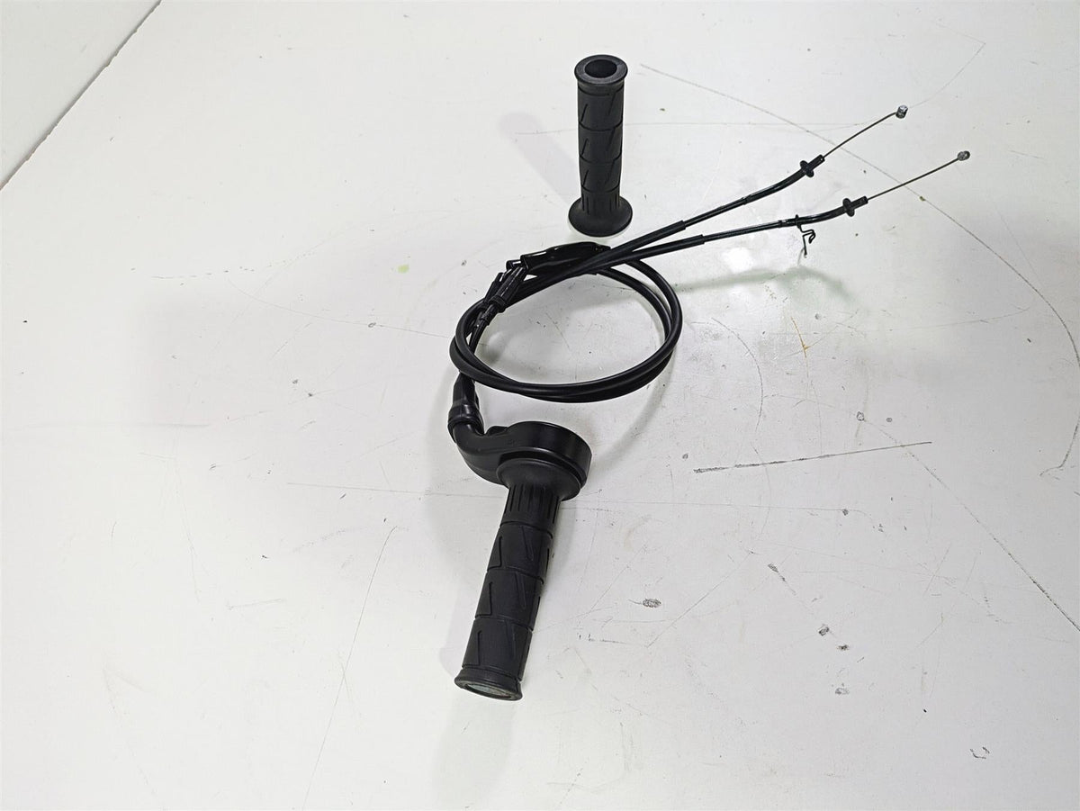2022 Kawasaki ZR900RS Cafe Throttle Grip & Cable Set 2099-0049 46019-0001 {{ shop.shopifyCountryName }} - Mototech271