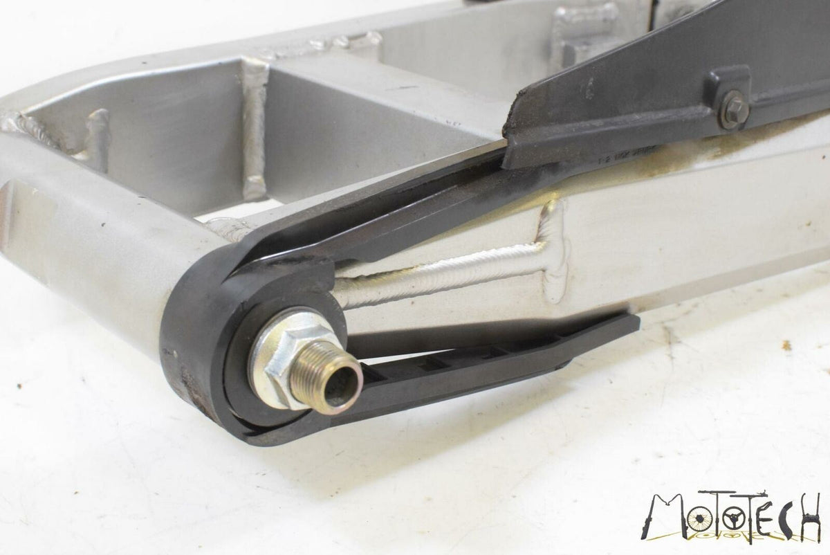 2005 Kawasaki ZZR1200 ZX1200 Rear Swingarm Swing Arm Straight 33001-1624-458 {{ shop.shopifyCountryName }} - Mototech271
