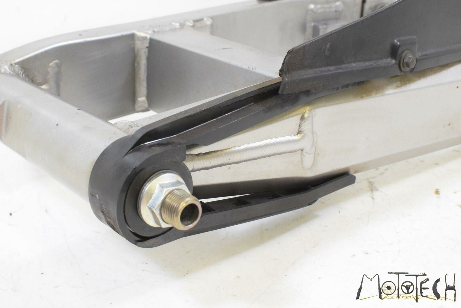 2005 Kawasaki ZZR1200 ZX1200 Rear Swingarm Swing Arm Straight 33001-1624-458 {{ shop.shopifyCountryName }} - Mototech271