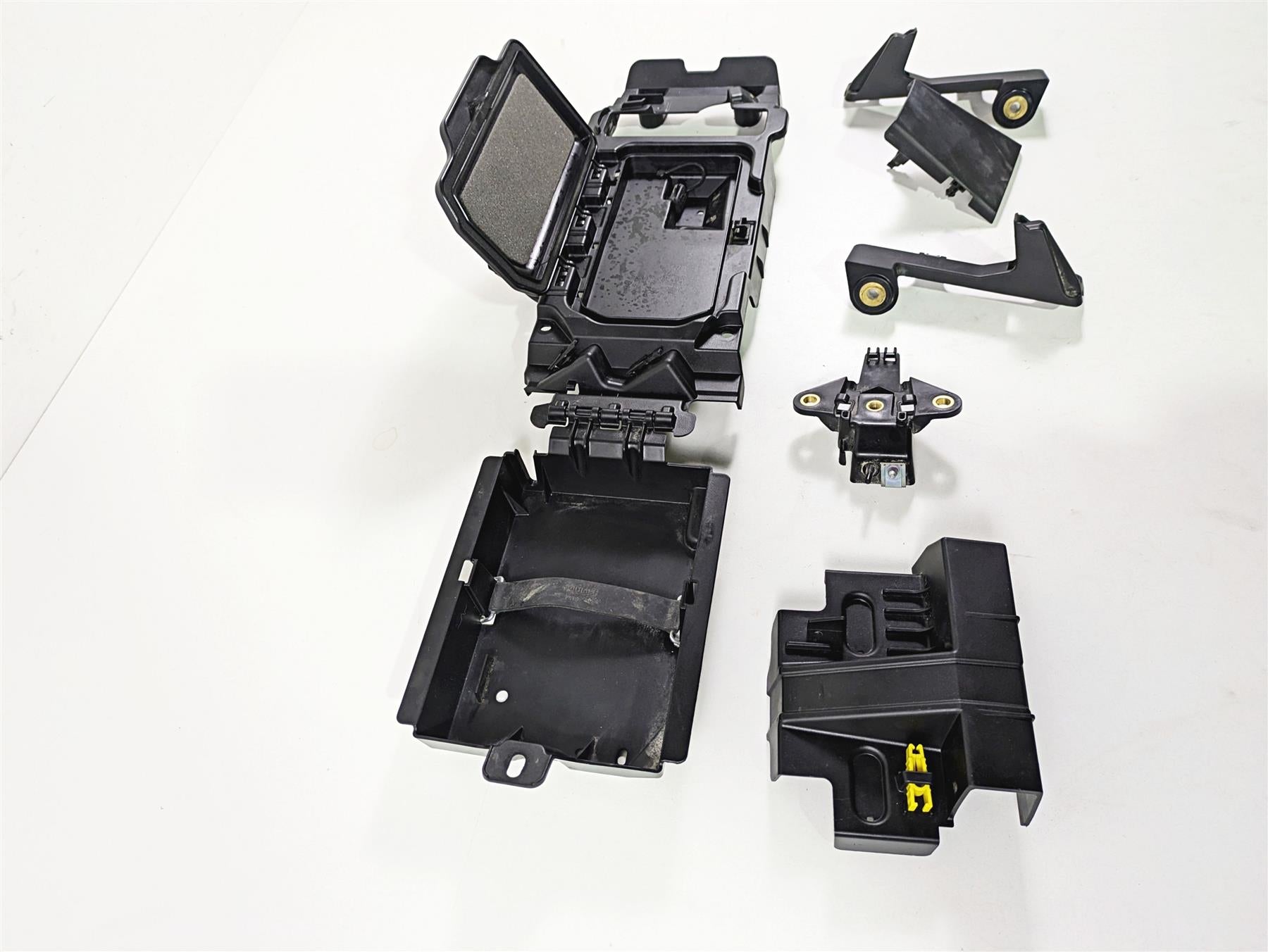 2024 Triumph Tiger 900 GT Rear Body Plastic Stay Holder Kit T2505566 T2505645 {{ shop.shopifyCountryName }} - Mototech271