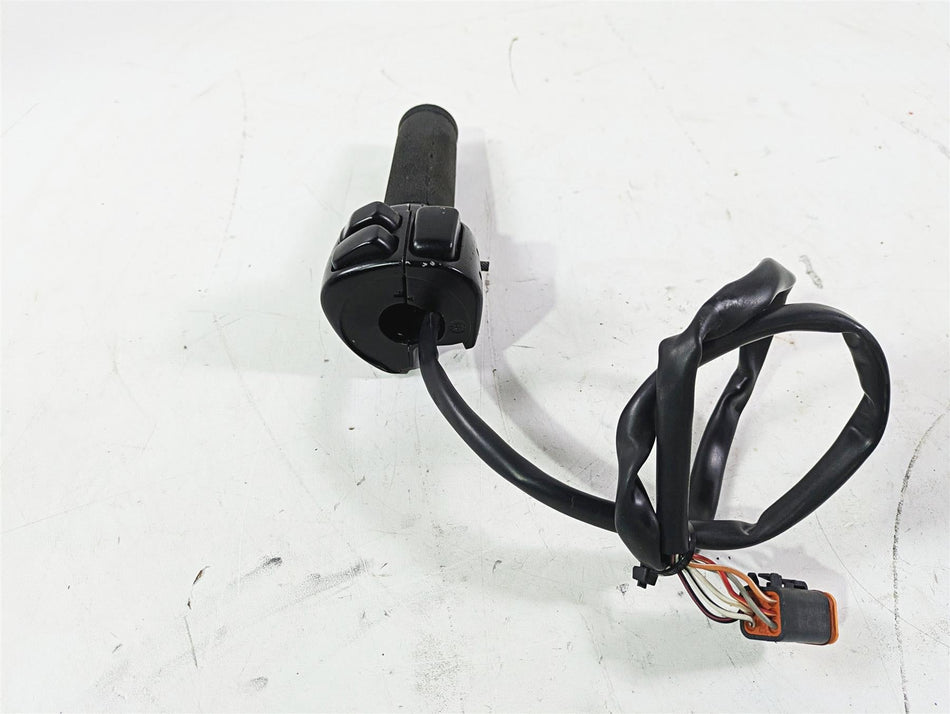 2004 Harley FLSTCI Softail Heritage Right Hand Control Switch 71684-06A 71683-06 {{ shop.shopifyCountryName }} - Mototech271