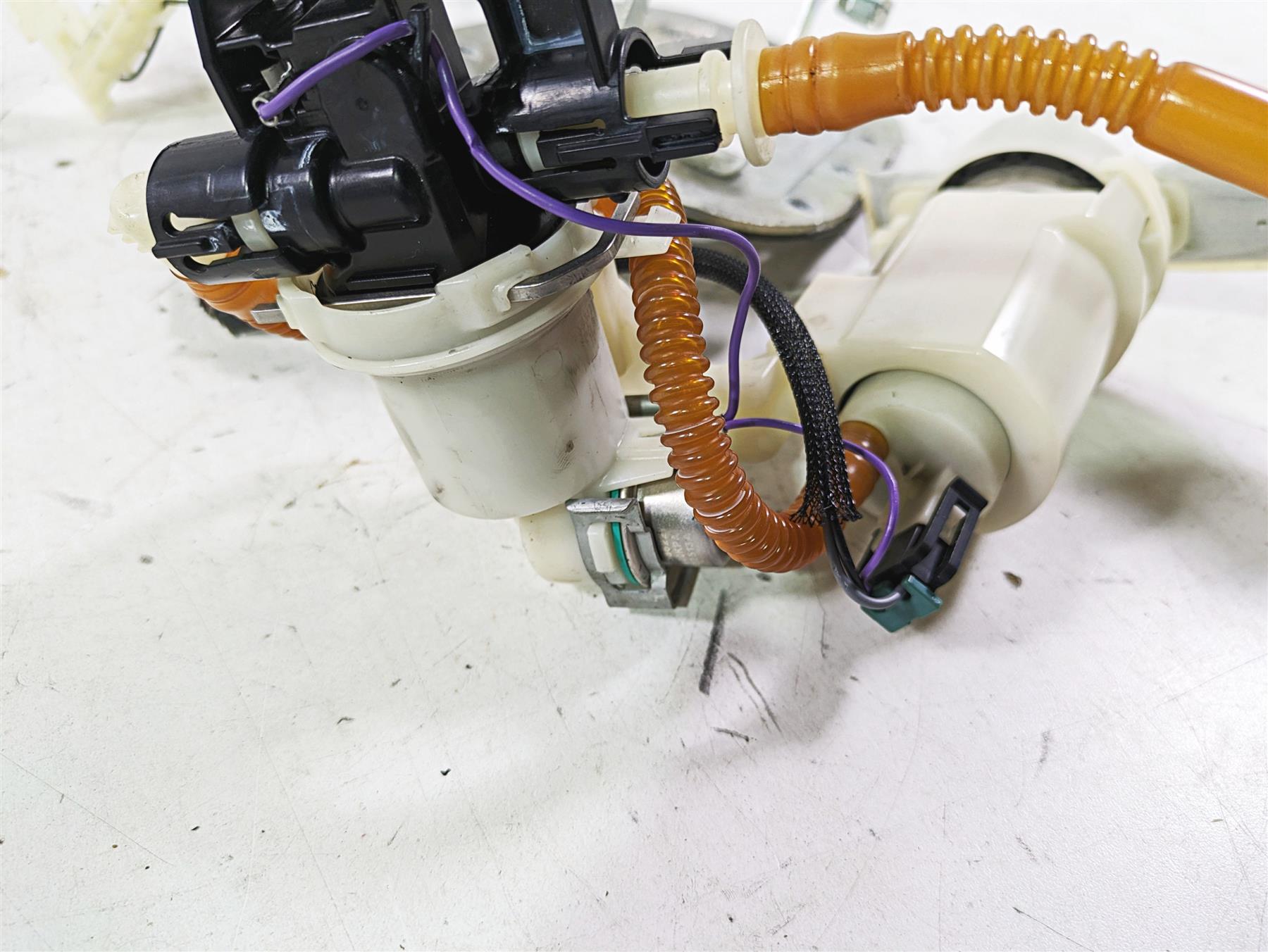 2013 Harley FXDWG Dyna Wide Glide Fuel Gas Petrol Pump - Tested 75246-04A {{ shop.shopifyCountryName }} - Mototech271