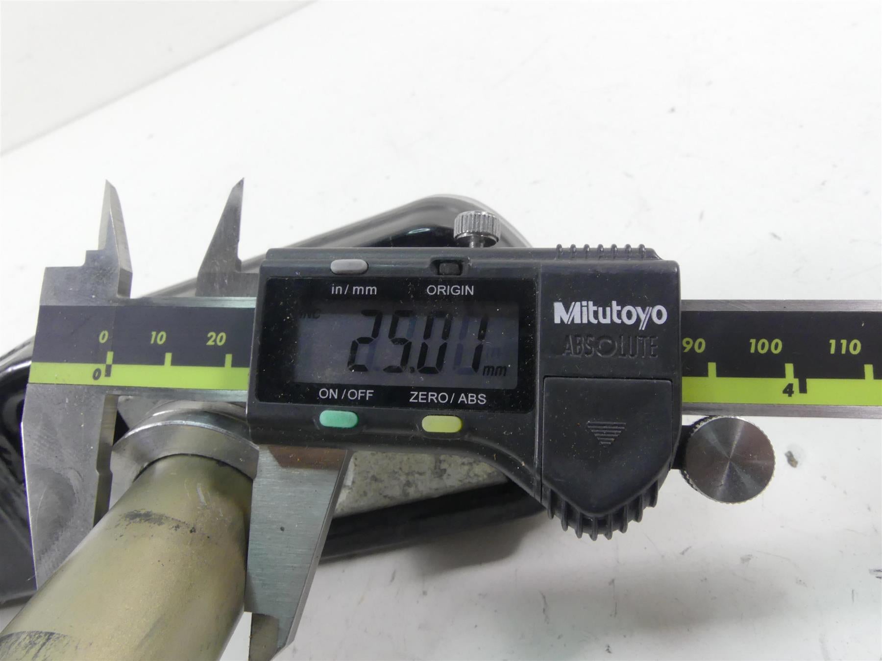 2009 Harley FXDF Dyna Fat Bob Rear Swingarm & Belt Guards & 25mm Axle 47820-06 {{ shop.shopifyCountryName }} - Mototech271