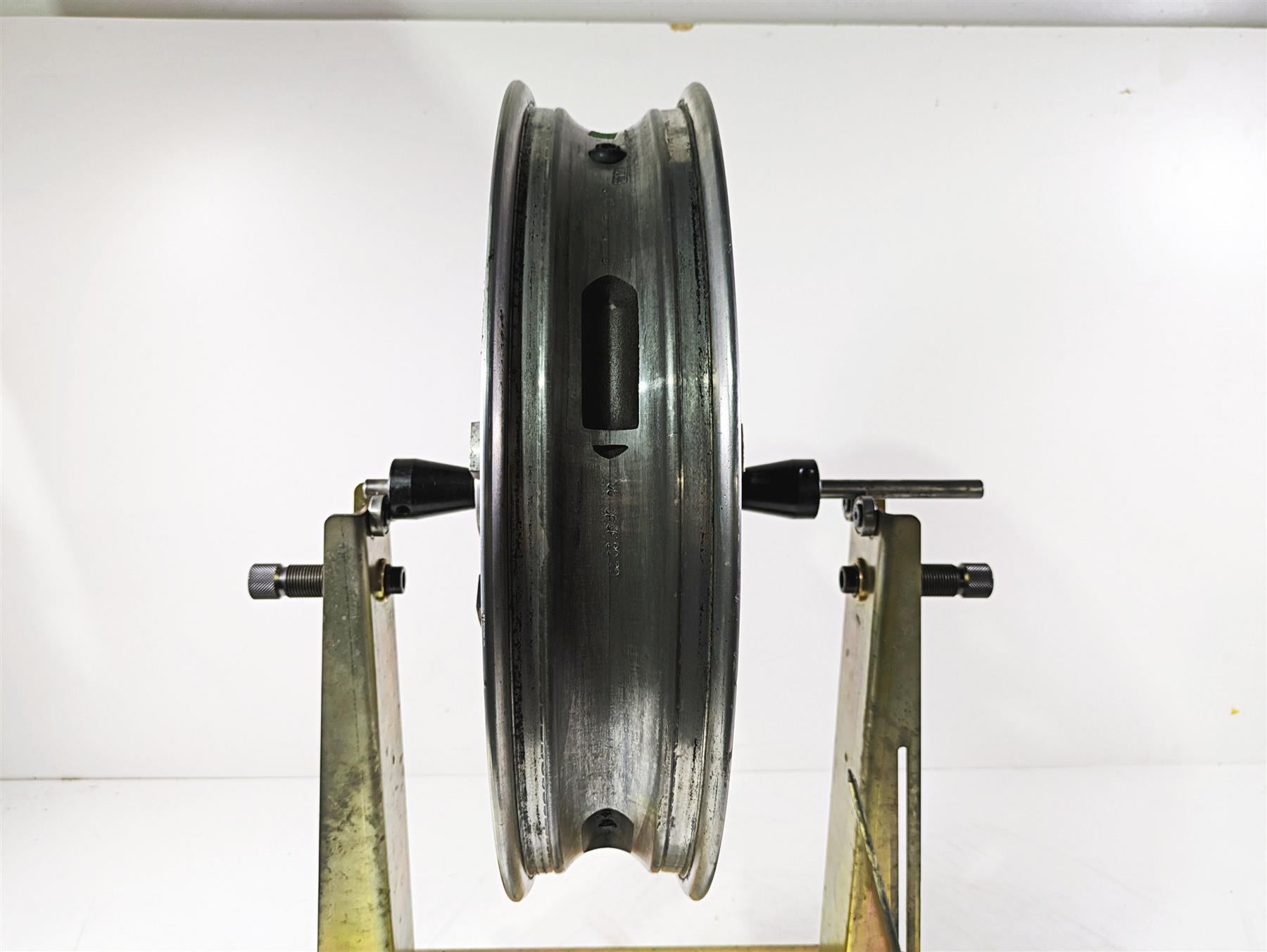 2017 Harley Touring FLTRXS Road Glide Front Wheel Enforcer 19x3.5 -READ 43300027 {{ shop.shopifyCountryName }} - Mototech271