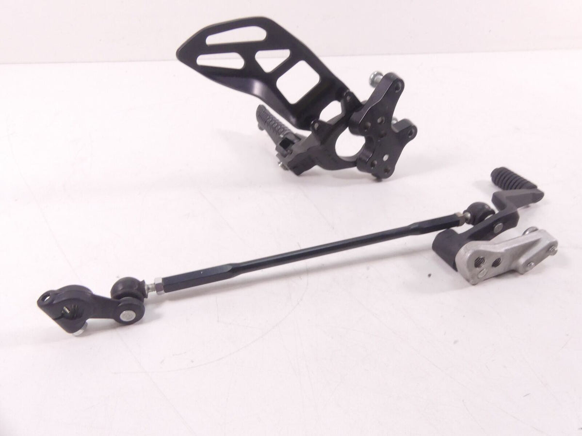 2018 Suzuki GSXR750 Left Front Driver Footpeg Gear Shift Lever Set 43521-47H20 {{ shop.shopifyCountryName }} - Mototech271