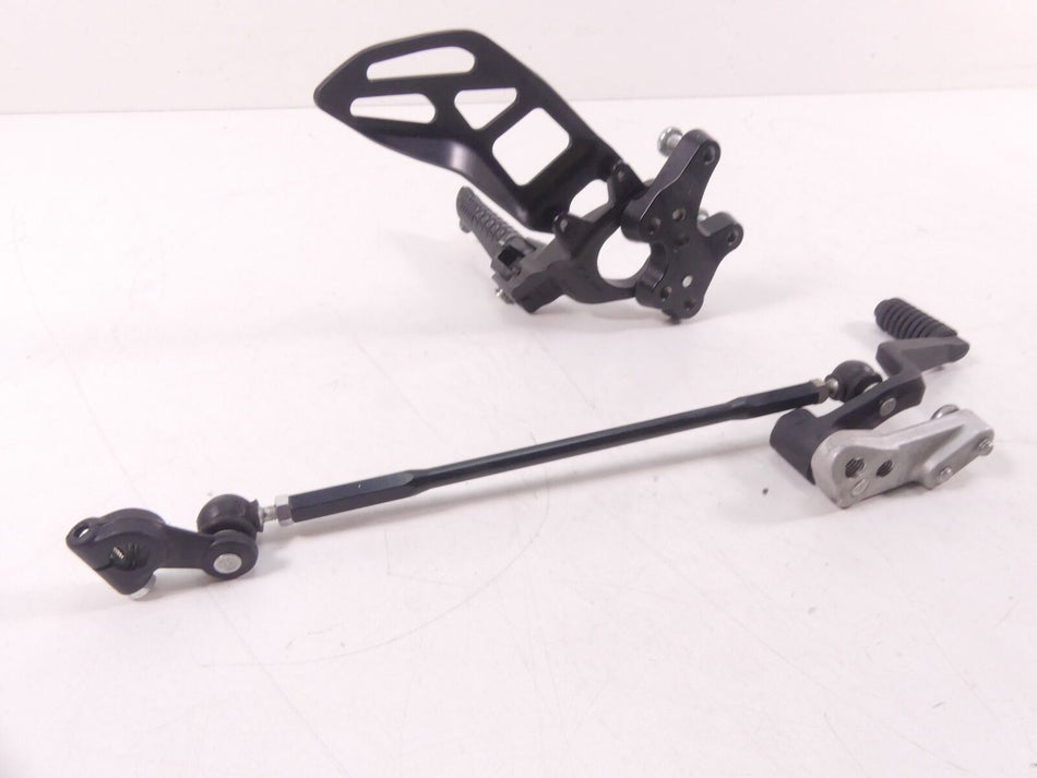 2018 Suzuki GSXR750 Left Front Driver Footpeg Gear Shift Lever Set 43521-47H20 {{ shop.shopifyCountryName }} - Mototech271