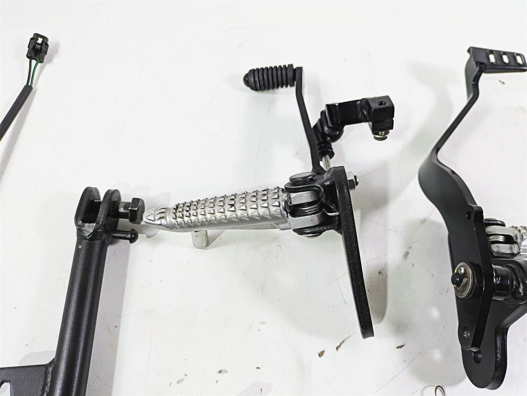 2021 Kawasaki Z125 Pro Front Rear Footpeg Rest Pedal Set 34003-0163-18R {{ shop.shopifyCountryName }} - Mototech271