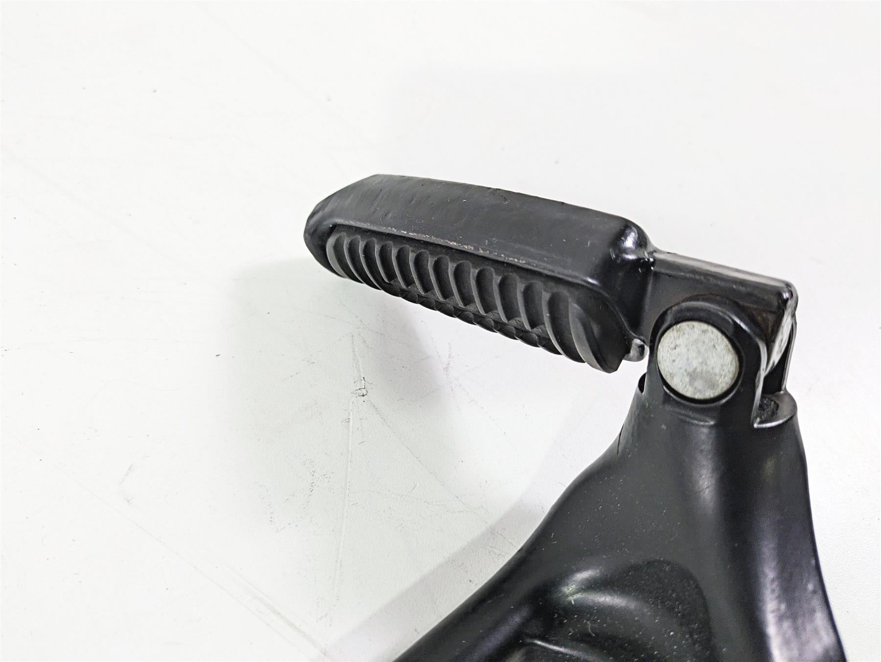 2016 Harley VRSCDX Night Rod Rear Passenger Footpeg Set 51722-07 51723-07 {{ shop.shopifyCountryName }} - Mototech271