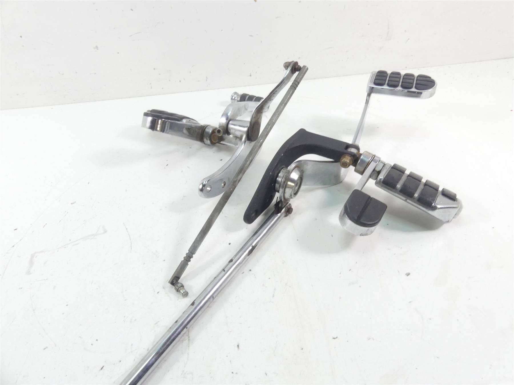 1998 Harley Dyna FXDL Low Rider Raider Front FW Control Footpeg Lever 30-7050 {{ shop.shopifyCountryName }} - Mototech271