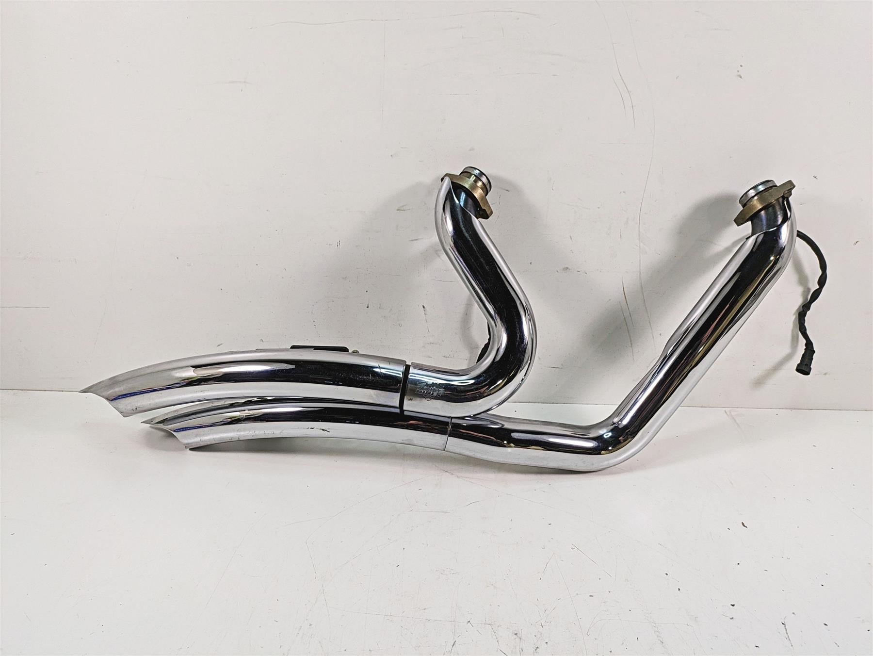2009 Harley FXCWC Softail Rocker C Vance & Hines Big Radius Exhaust System 26079 {{ shop.shopifyCountryName }} - Mototech271