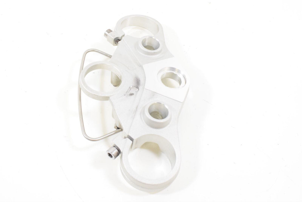 2011 Triumph Speed Triple 1050 Upper Triple Tree Steering Clamp T2040557 {{ shop.shopifyCountryName }} - Mototech271