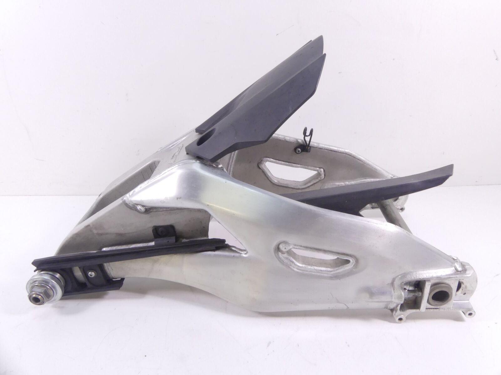 2015 Yamaha YZF-R1M Rear Swingarm Swing Arm Suspension + 28mm Axle 2CR-22110-10 | Mototech271
