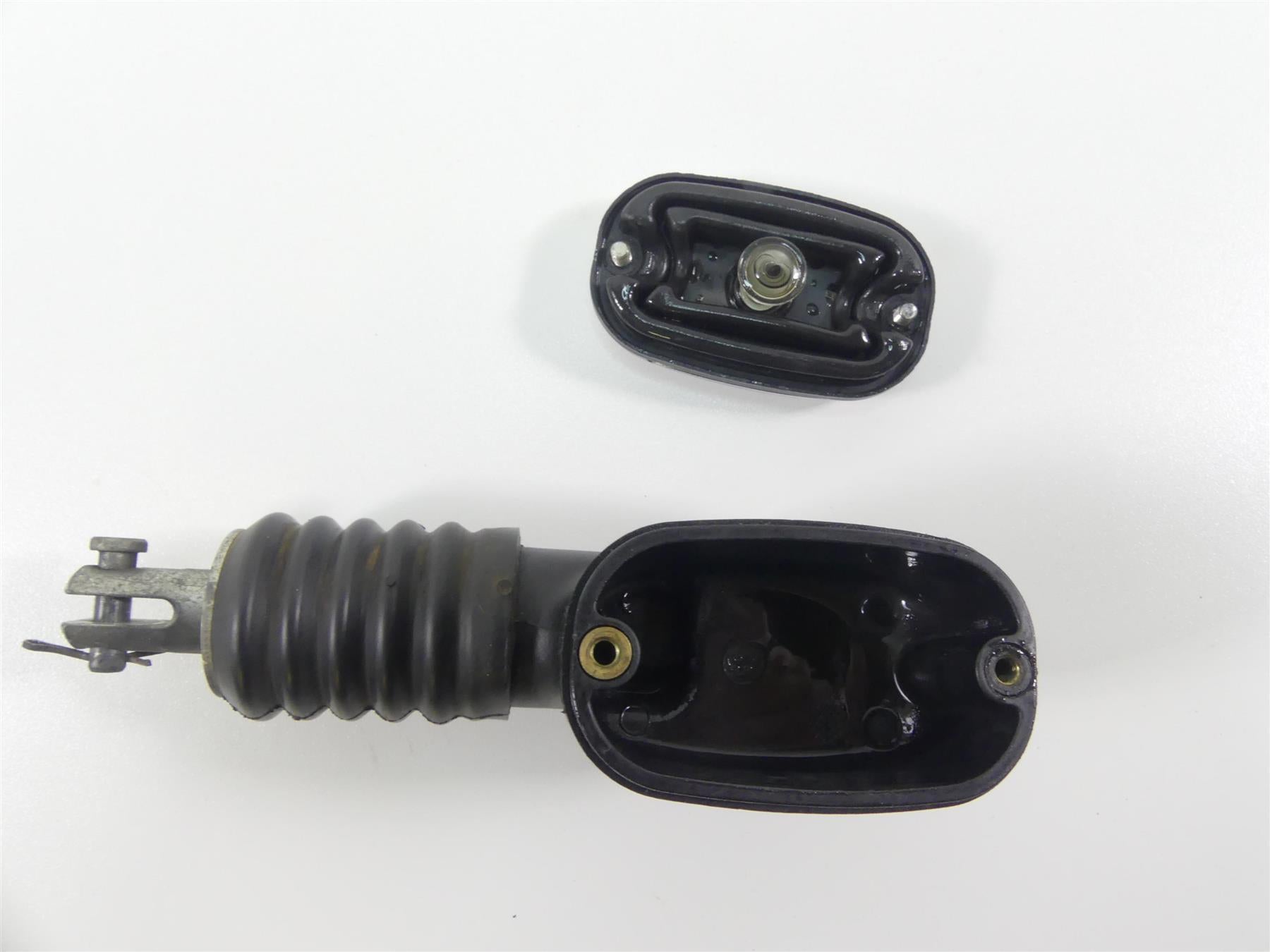 2008 Harley Softail FLSTSB Cross Bones Rear Brake Master Cylinder 41767-05E {{ shop.shopifyCountryName }} - Mototech271