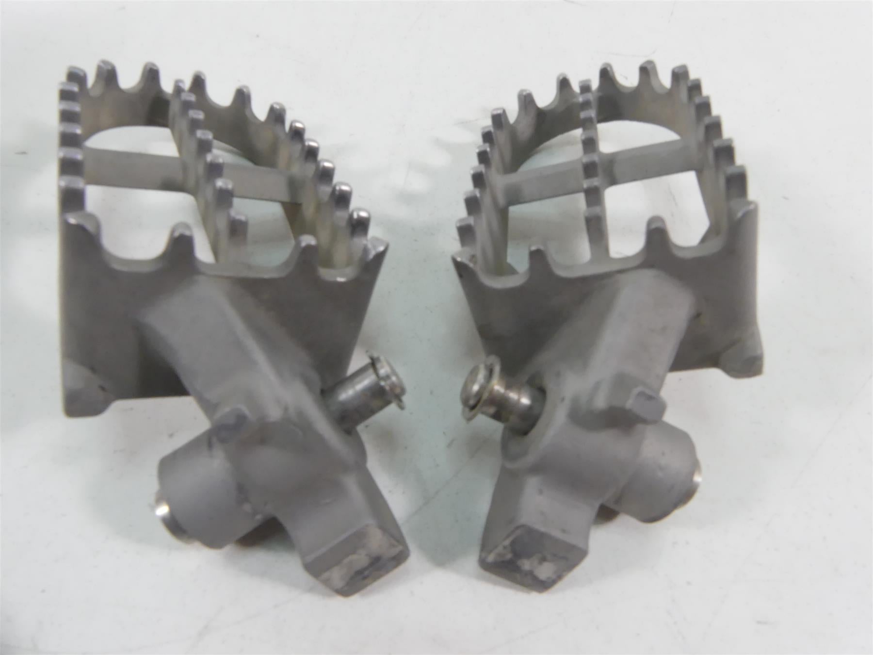 2013 BMW R1200GS K255 Adventure Front Footpeg Foot Peg Rest Set 46717694558 {{ shop.shopifyCountryName }} - Mototech271
