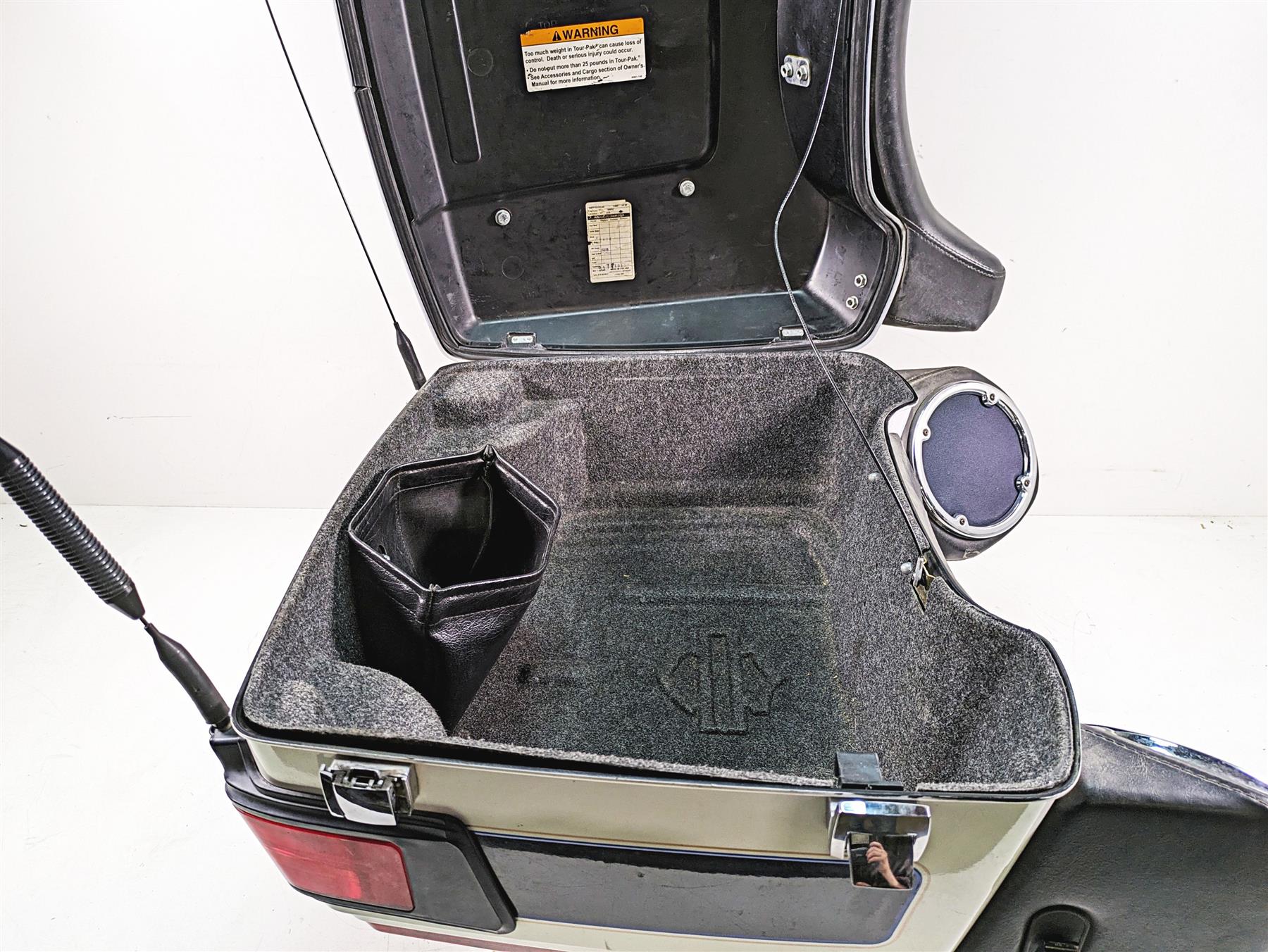 2008 Harley FLHTCU Electra Glide Rear Trunk Tour Pak Speaker Set - Read 53217-08 {{ shop.shopifyCountryName }} - Mototech271