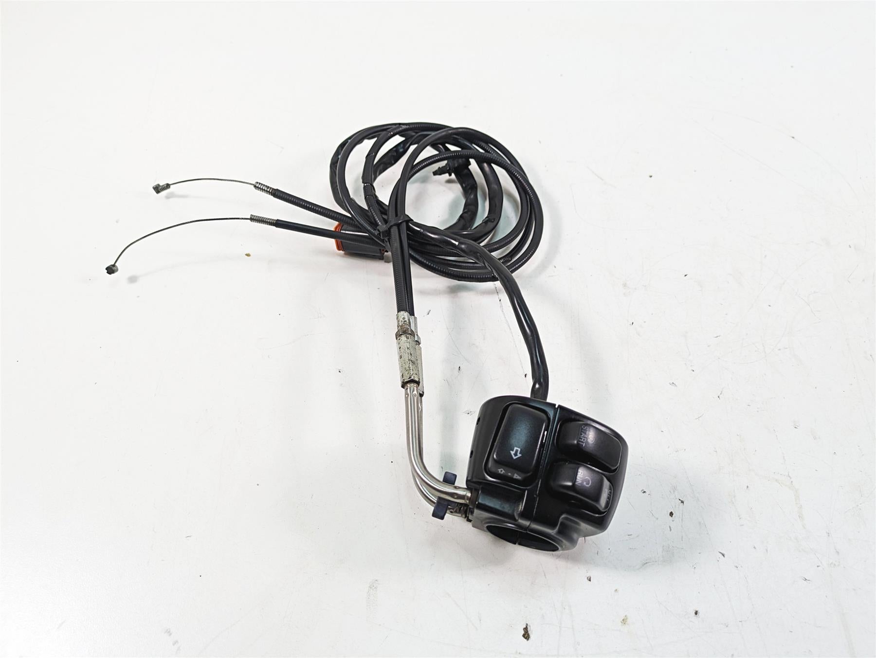 2000 Harley FXSTS Softail Springer Right Hand Control Switch 71684-06A 71621-08 {{ shop.shopifyCountryName }} - Mototech271
