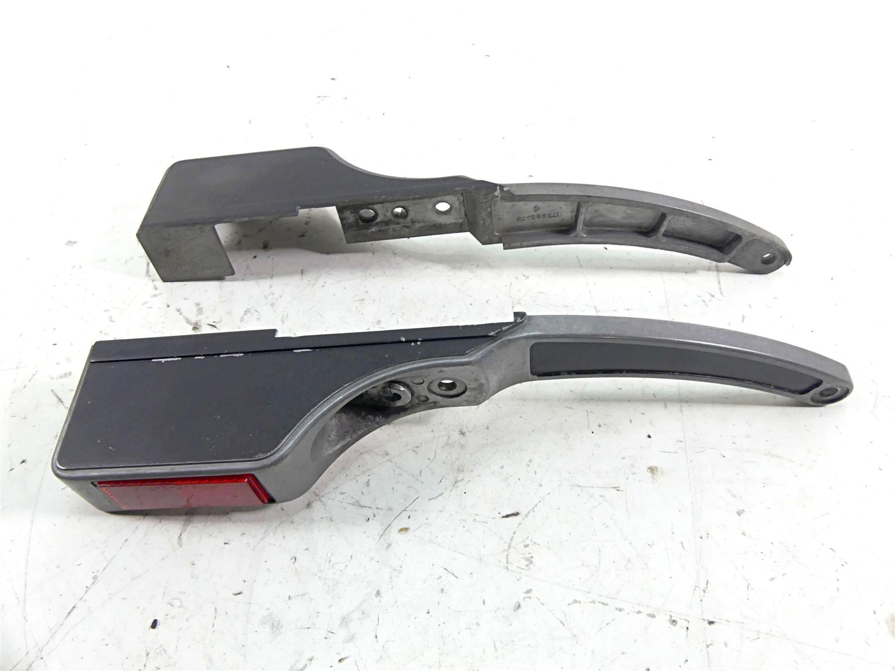 1979 Harley Sportster XLS1000 Roadster Rear Fender Struts 52754-79 52755-79 {{ shop.shopifyCountryName }} - Mototech271