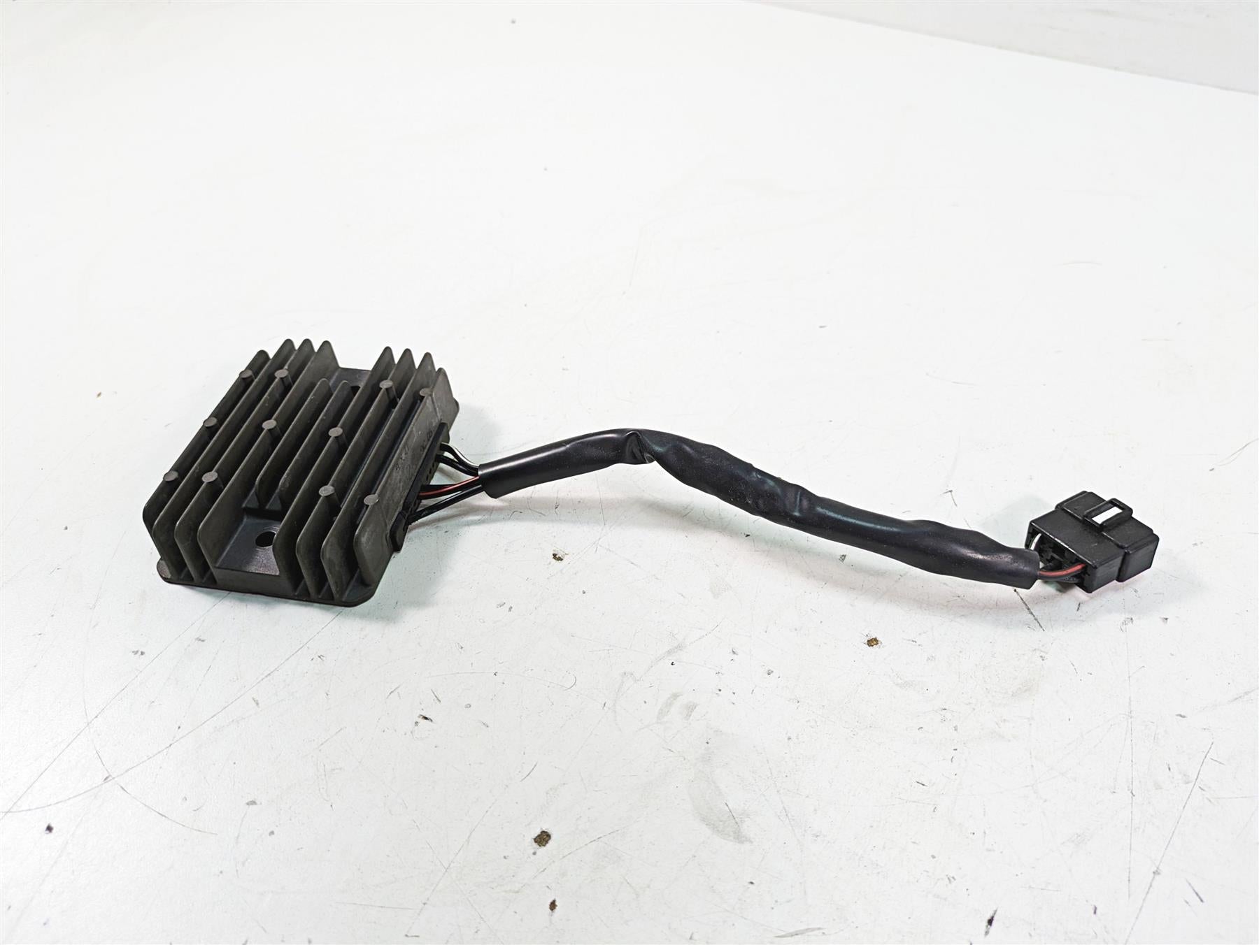 2011 Triumph America Rectifier Voltage Regulator T1300824 {{ shop.shopifyCountryName }} - Mototech271