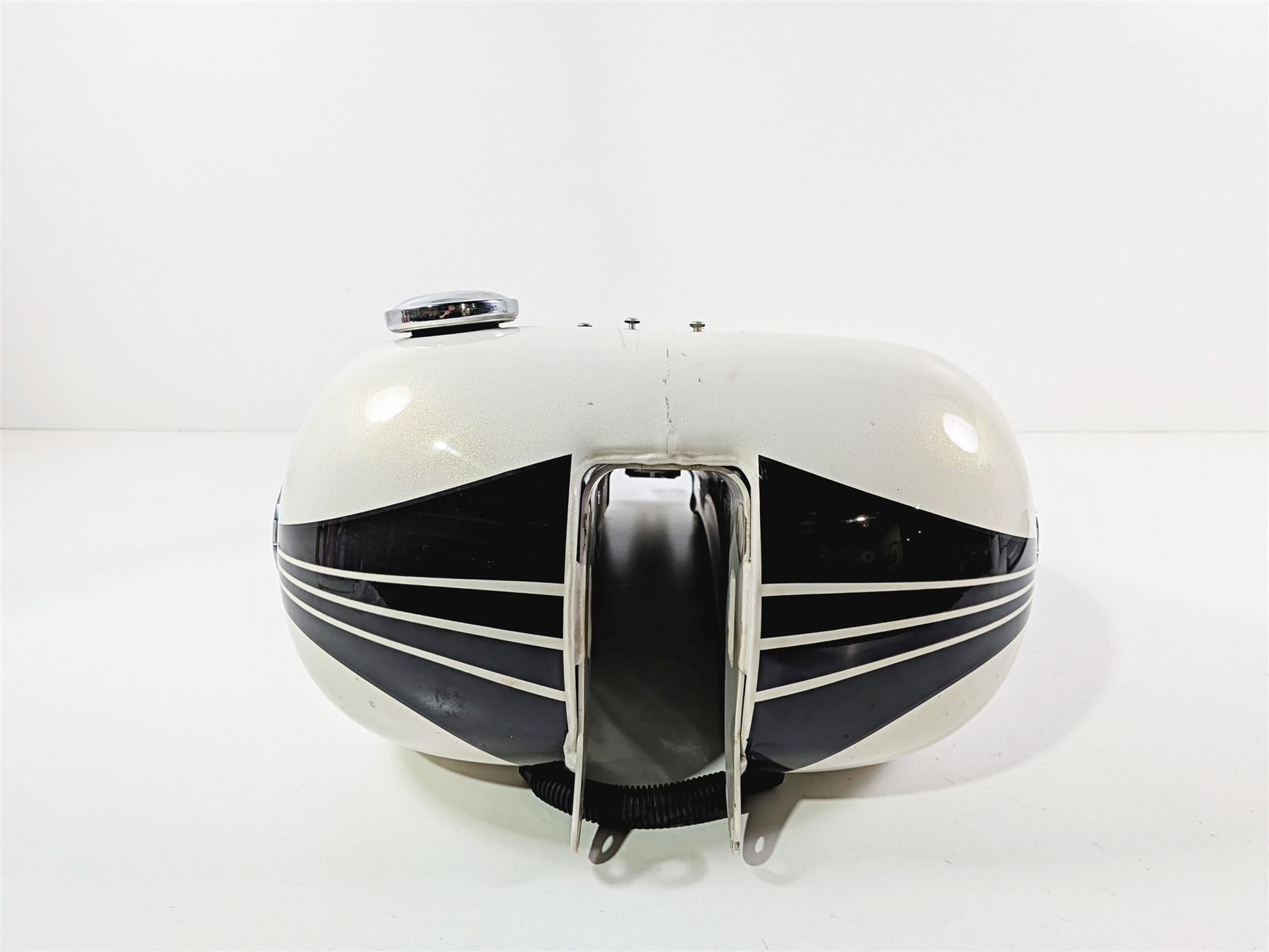 2014 Harley FXSB Softail Breakout Fuel Gas Tank -No Dent -Morocco