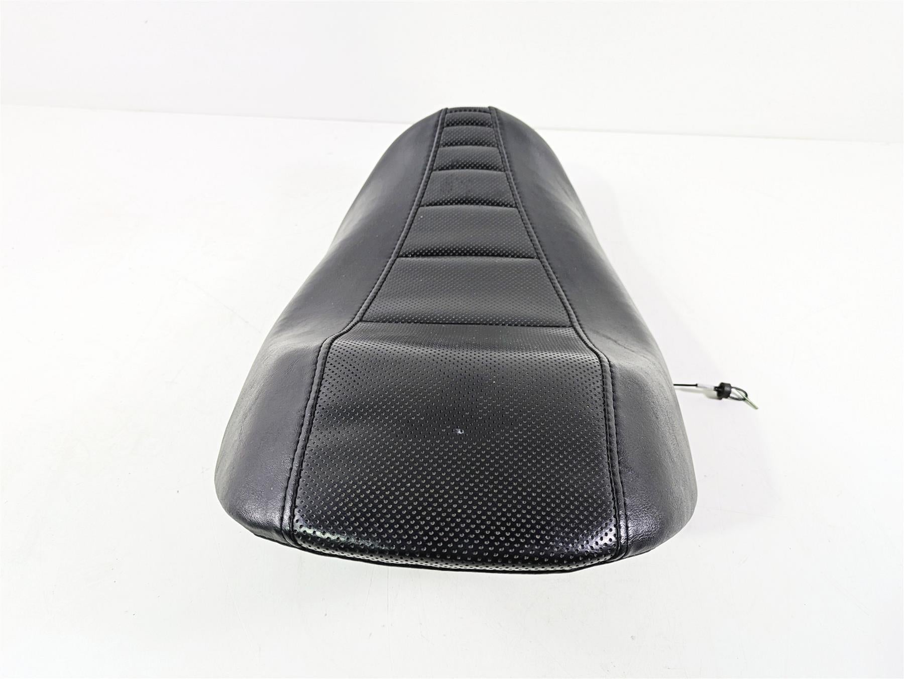 2006 Harley VRSCR Street V-Rod Front Rider Seat Saddle 52415-06 {{ shop.shopifyCountryName }} - Mototech271