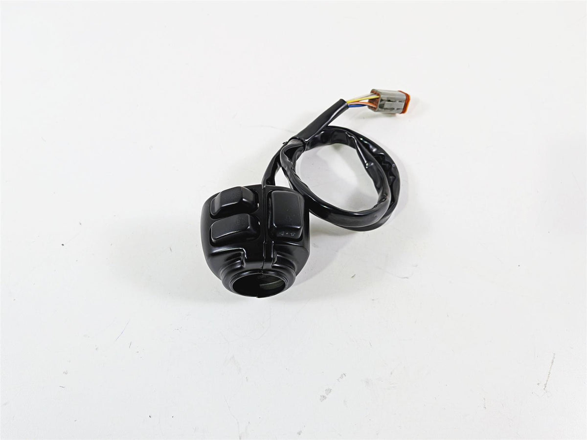 2006 Harley Sportster XL883 Low Left Hand Control Switch 71682-06A 71685-06A {{ shop.shopifyCountryName }} - Mototech271