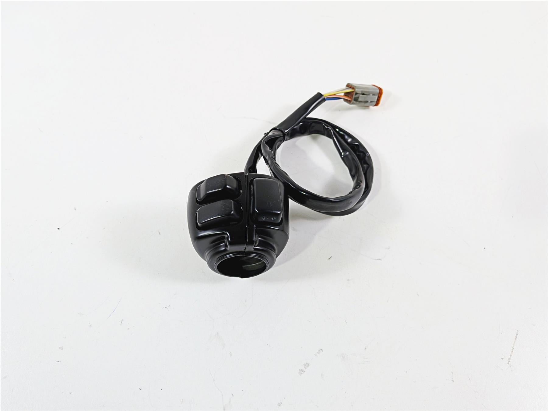2006 Harley Sportster XL883 Low Left Hand Control Switch 71682-06A 71685-06A {{ shop.shopifyCountryName }} - Mototech271