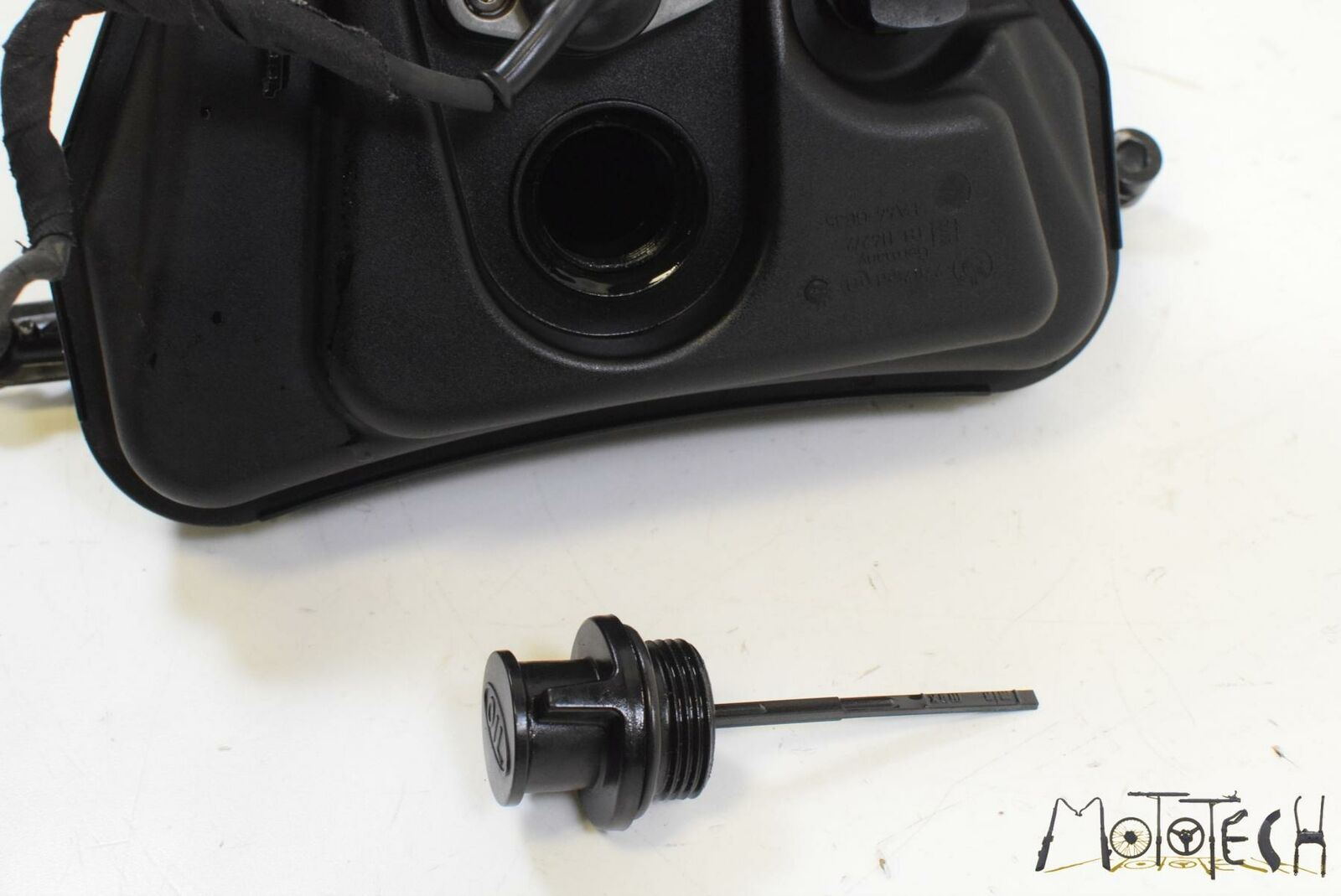 2009 BMW K1300 K1300S K40 Oil Tank Reservoir Assembly 770755101 {{ shop.shopifyCountryName }} - Mototech271