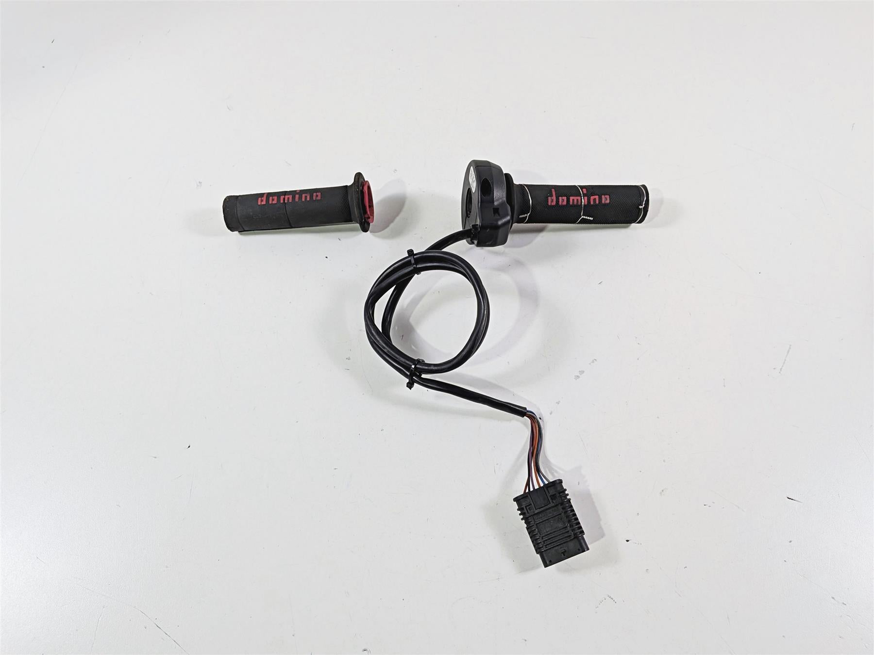 2018 Aprilia RSV4 RR Ride Fly By Wire Throttle Hand Grip 2D000095 {{ shop.shopifyCountryName }} - Mototech271