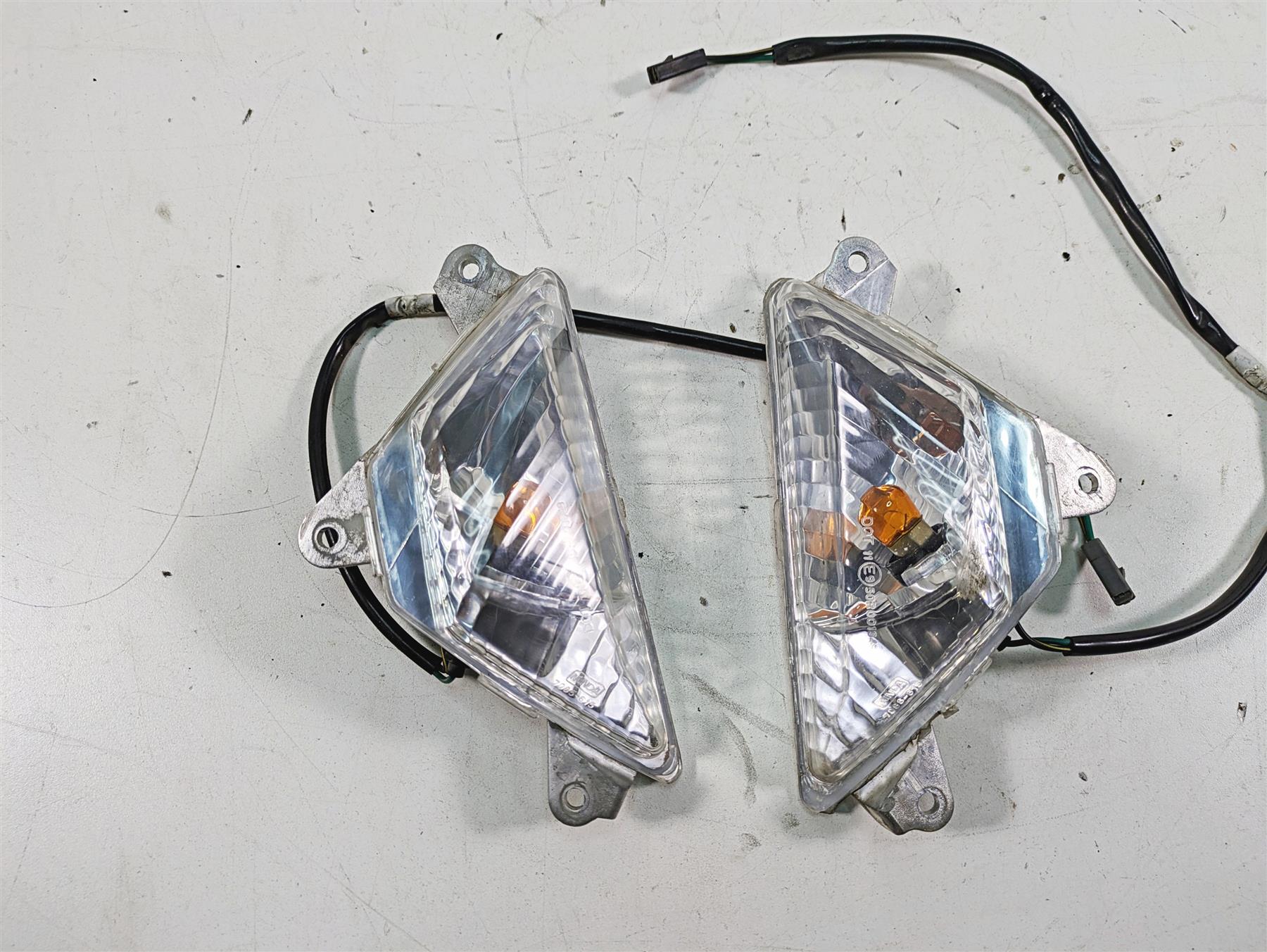 2016 Kawasaki Ninja EX300 Front Turn Signal Blinker Set 23040-0147 23040-0148 {{ shop.shopifyCountryName }} - Mototech271