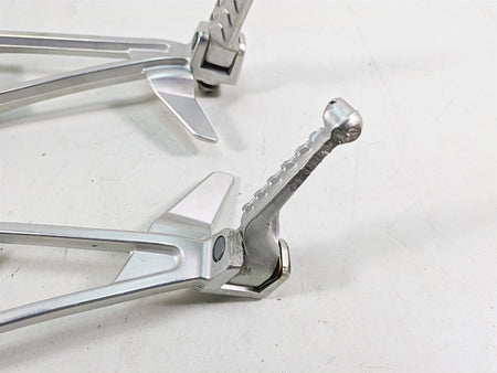 2021 Aprilia RS660 Rear Passenger Footpeg Set - Rash 2B005206 2B005205 {{ shop.shopifyCountryName }} - Mototech271