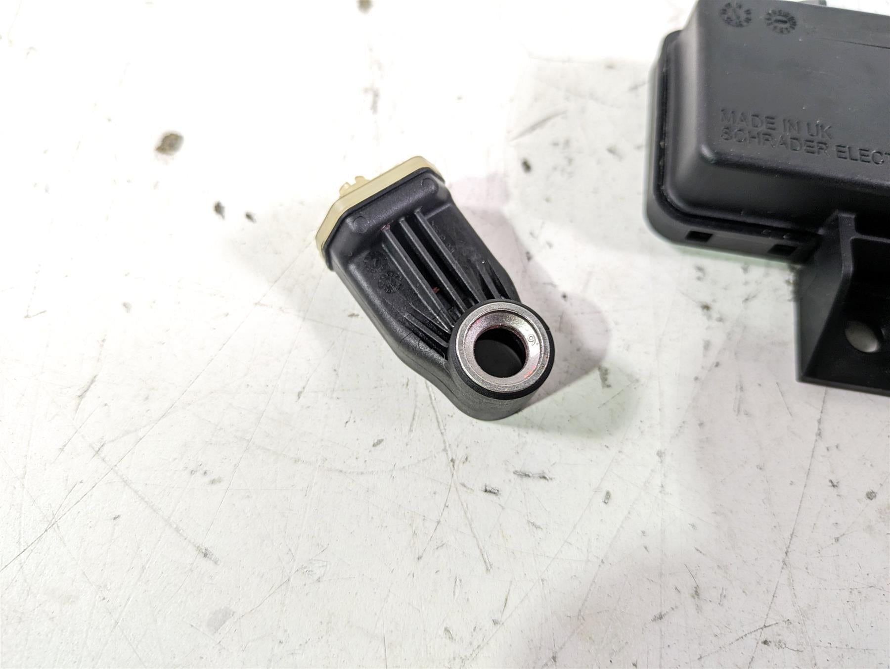2022 BMW R1250 RT K052 Tire Pressure Sensors & Rdc Module 65759832031 {{ shop.shopifyCountryName }} - Mototech271