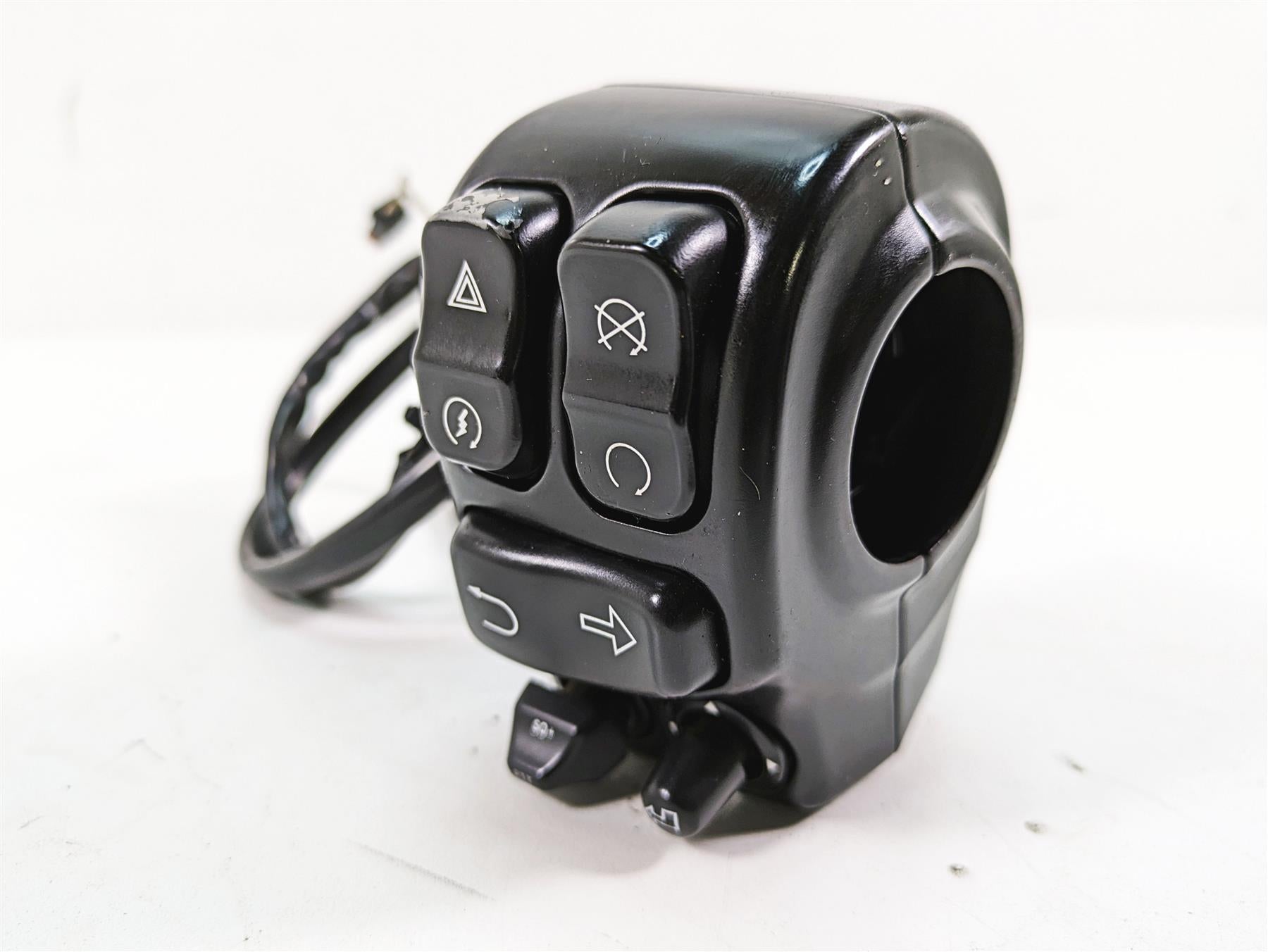 2018 Harley Touring FLHXSE CVO Street Glide Right Hand Control Switch 71500083C {{ shop.shopifyCountryName }} - Mototech271