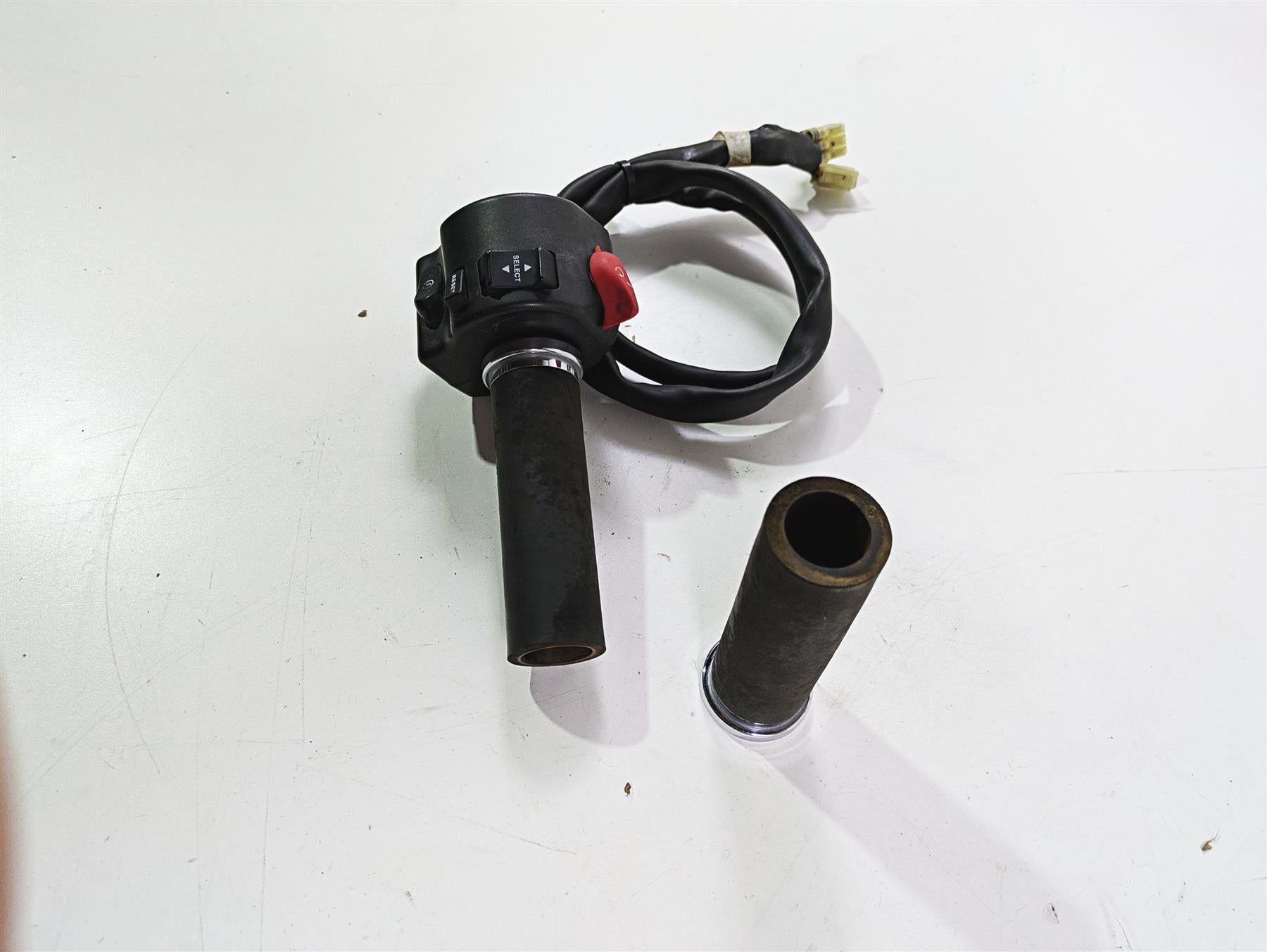 2007 Yamaha XVS1300 V-Star Right Hand Control Switch 3D8-83972-00-00 {{ shop.shopifyCountryName }} - Mototech271