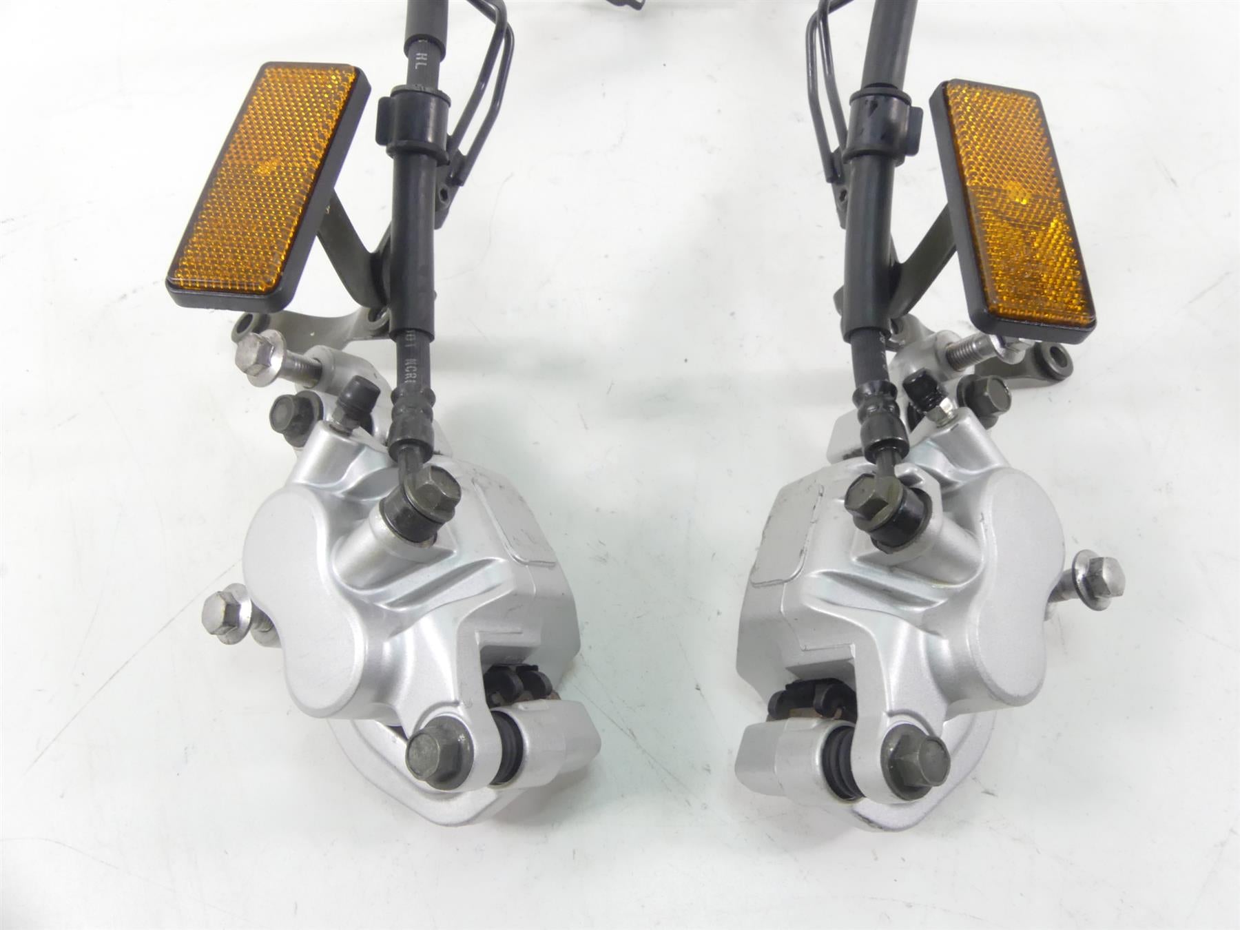 2007 Yamaha XVS1300 V-Star Front Brake Caliper & Line Set 3D8-2580U-00-00 {{ shop.shopifyCountryName }} - Mototech271