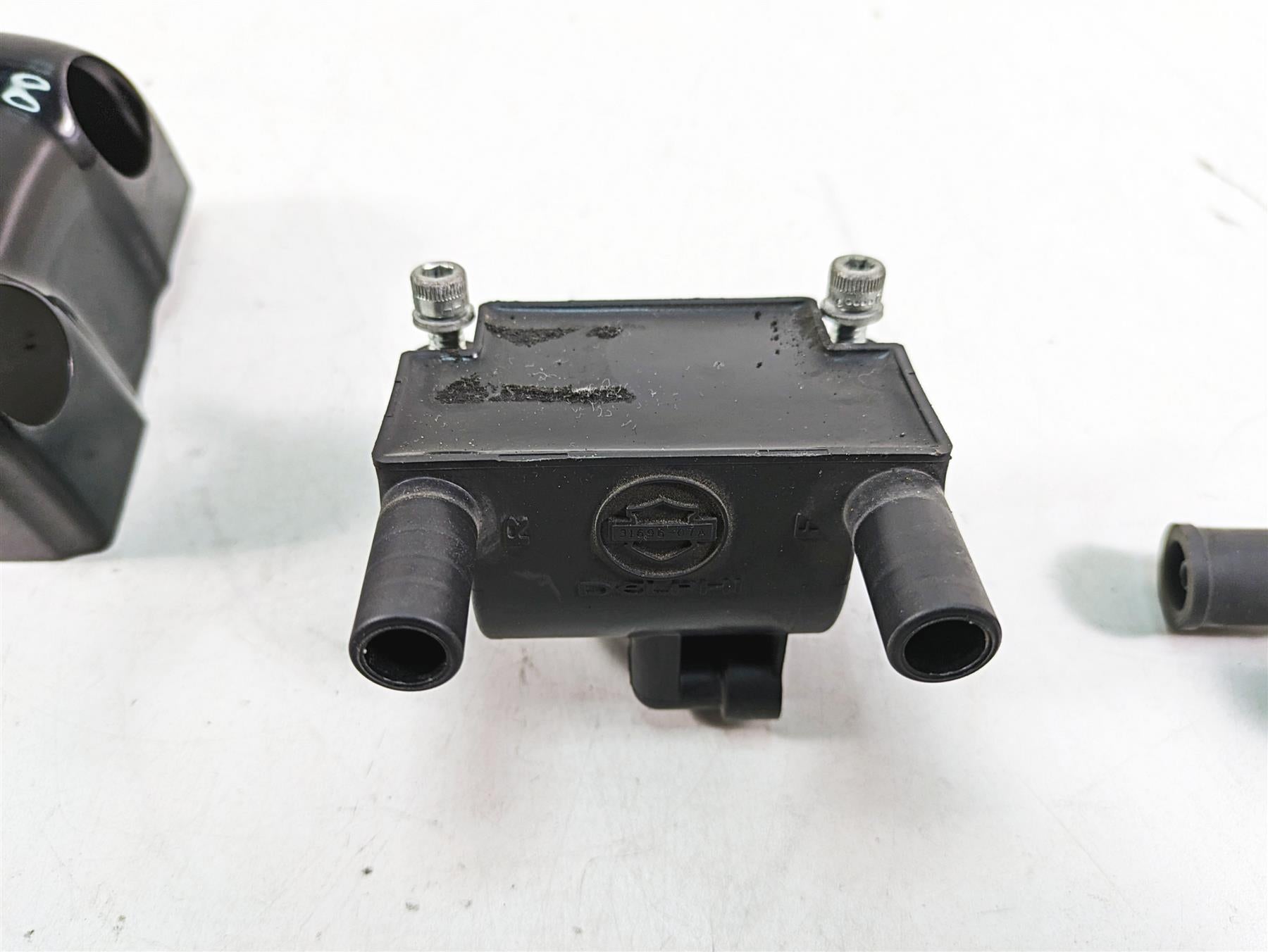 2009 Harley Softail FLSTSB Cross Bones Ignition Coil & Cover 31696-07A {{ shop.shopifyCountryName }} - Mototech271