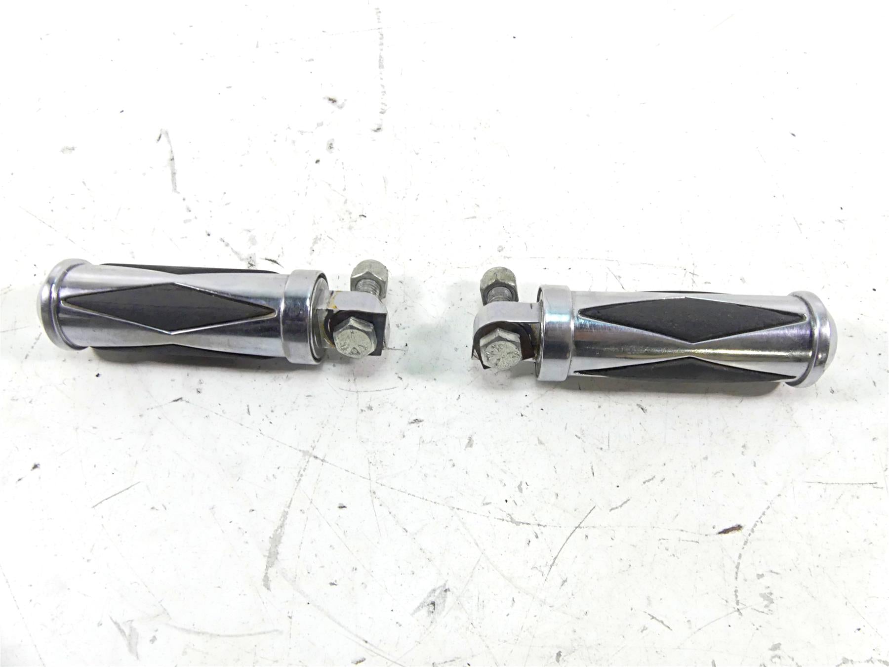 1997 Harley Sportster XL1200 C Rear Passenger Foot Peg Set {{ shop.shopifyCountryName }} - Mototech271