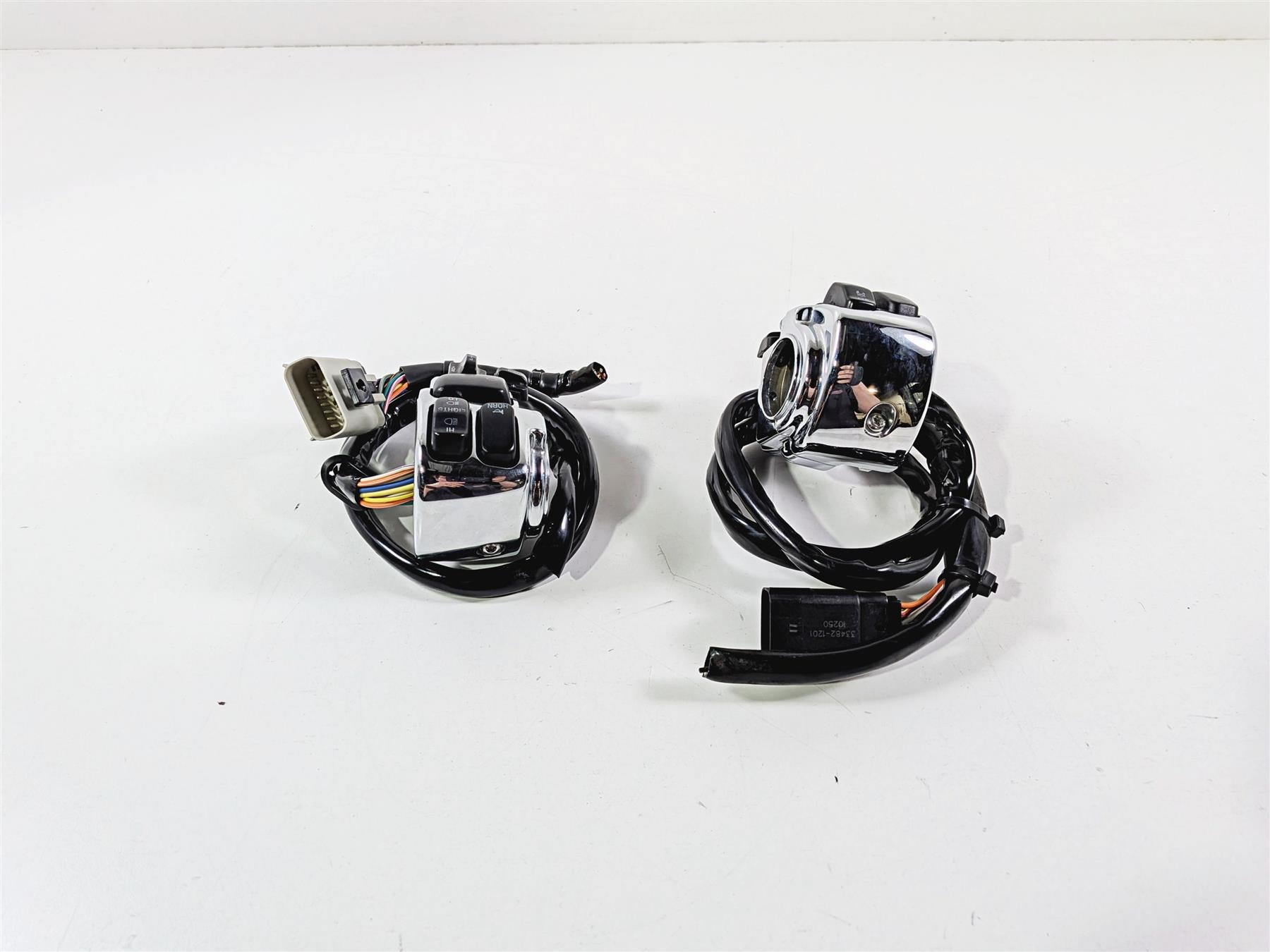 2011 Harley Touring FLHTCU CVO Electra Glide Left Right Control Switch 71682-06A-Mototech271