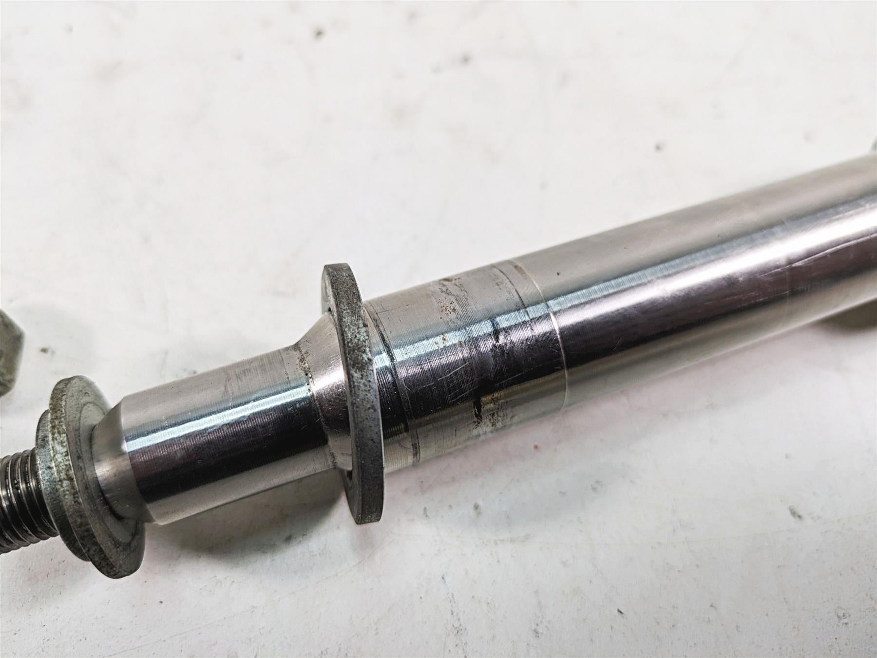 2005 Harley Dyna FXDL Low Rider Front Axle Wheel Spindle 1" 43758-04 {{ shop.shopifyCountryName }} - Mototech271