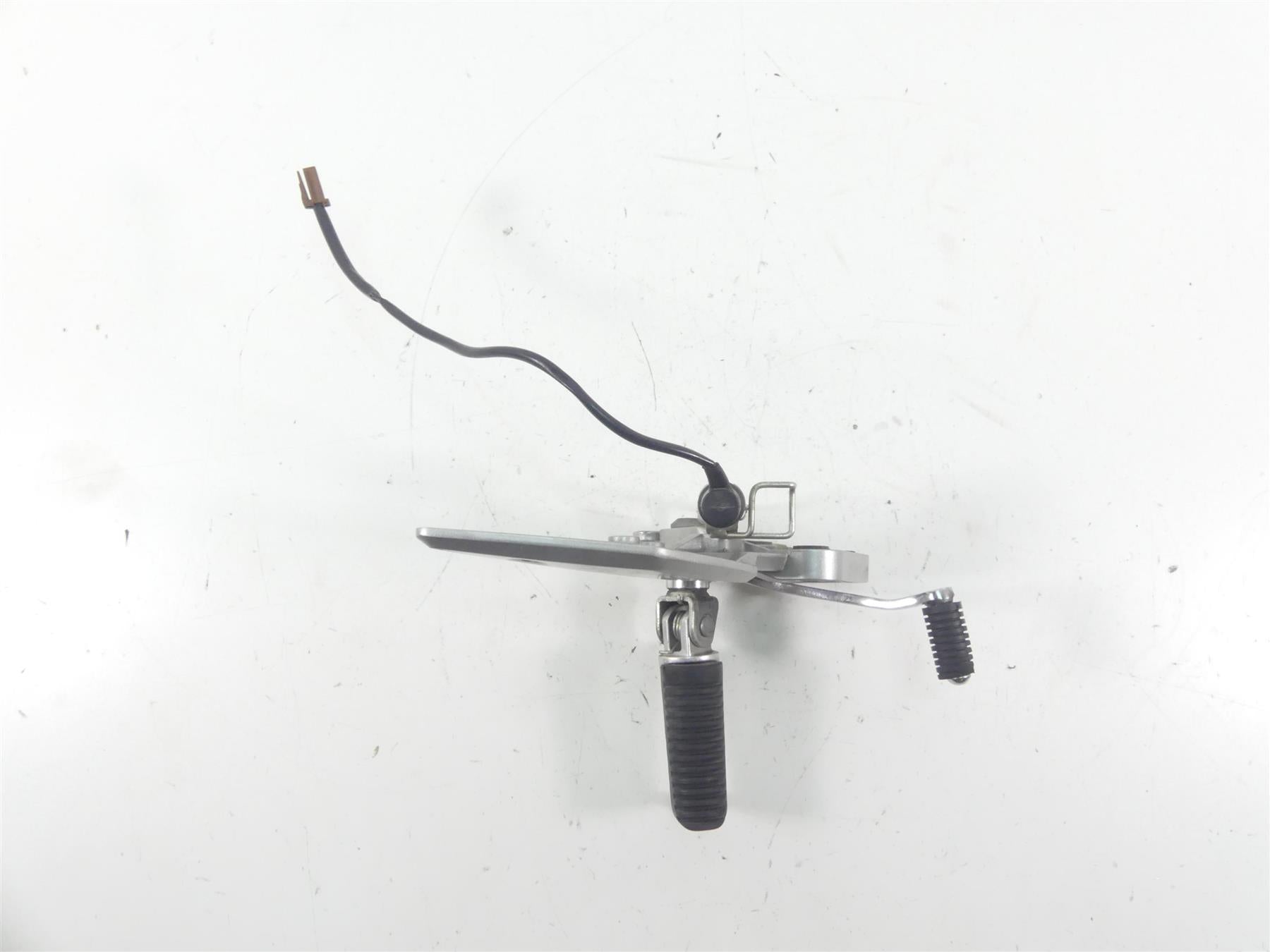 2008 Yamaha FZ1 Fazer Right Rider Footpeg Brake Pedal -Read 2D1-27443-00-00 {{ shop.shopifyCountryName }} - Mototech271