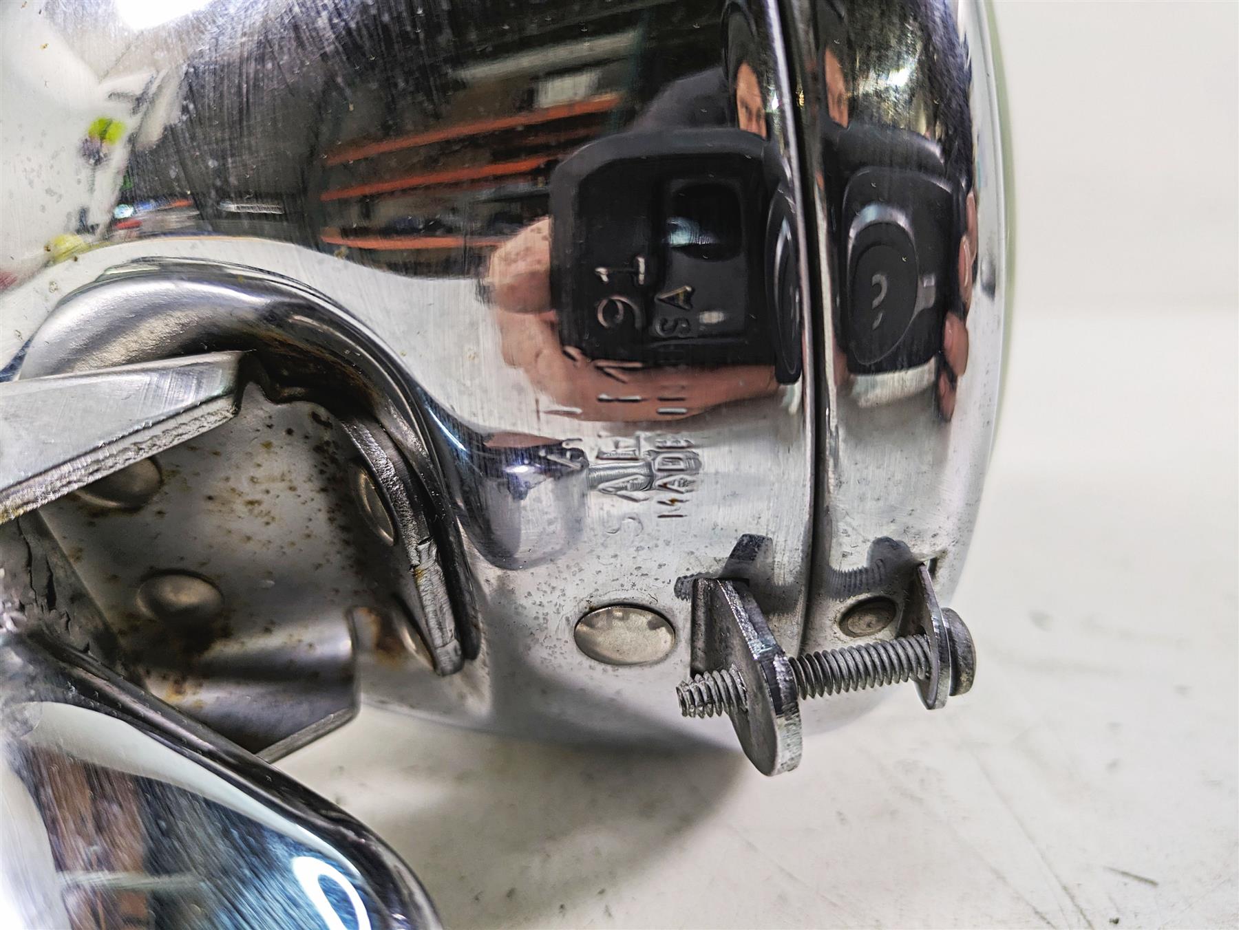 2007 Harley Sportster XL1200 C Headlight Head Light & Mount 5-3/4" 69681-07B {{ shop.shopifyCountryName }} - Mototech271