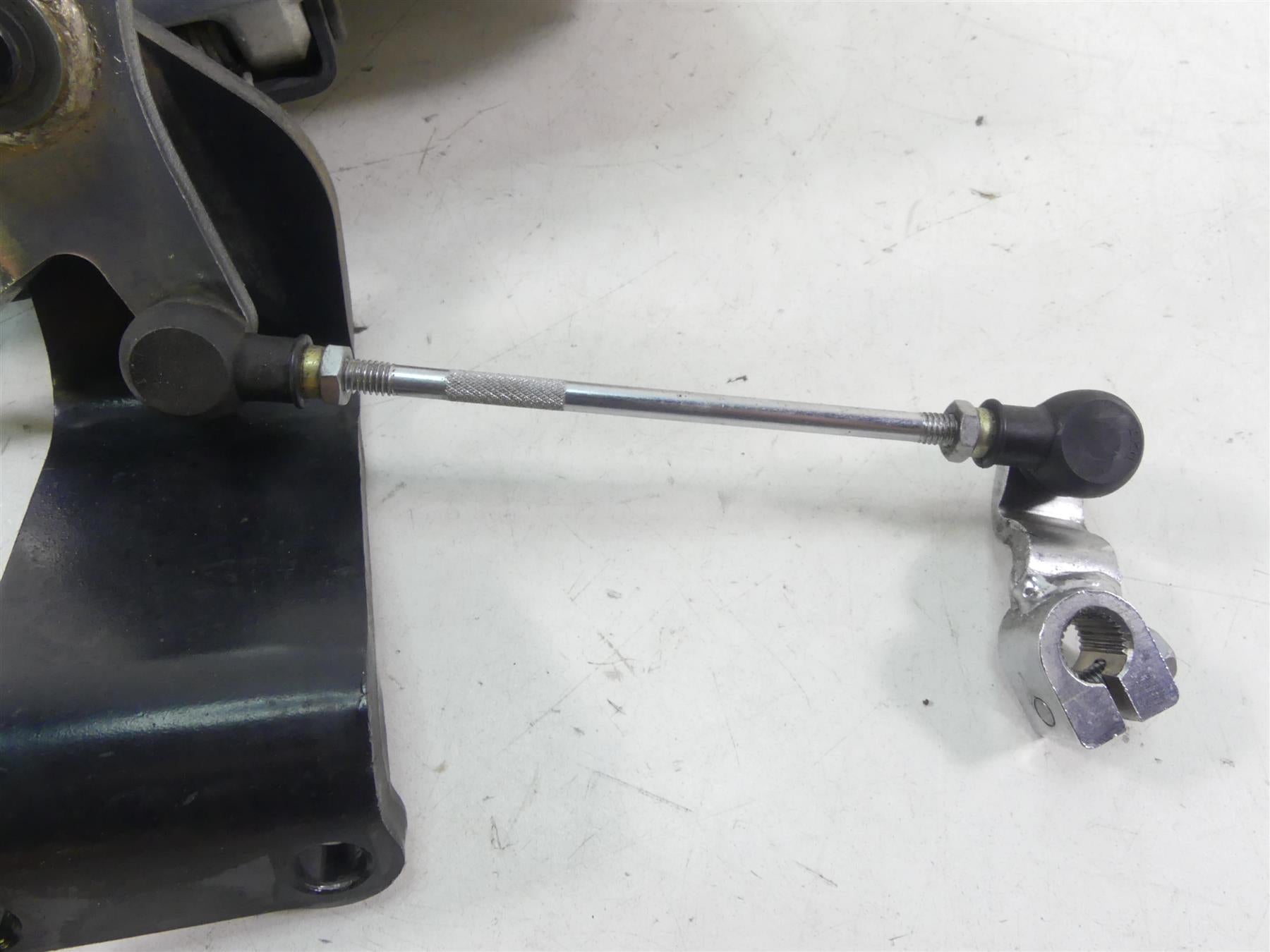 2002 Yamaha XVS1100 V-Star Left Footboard Floor Board + Shifter 5KS-27410-00-00 {{ shop.shopifyCountryName }} - Mototech271