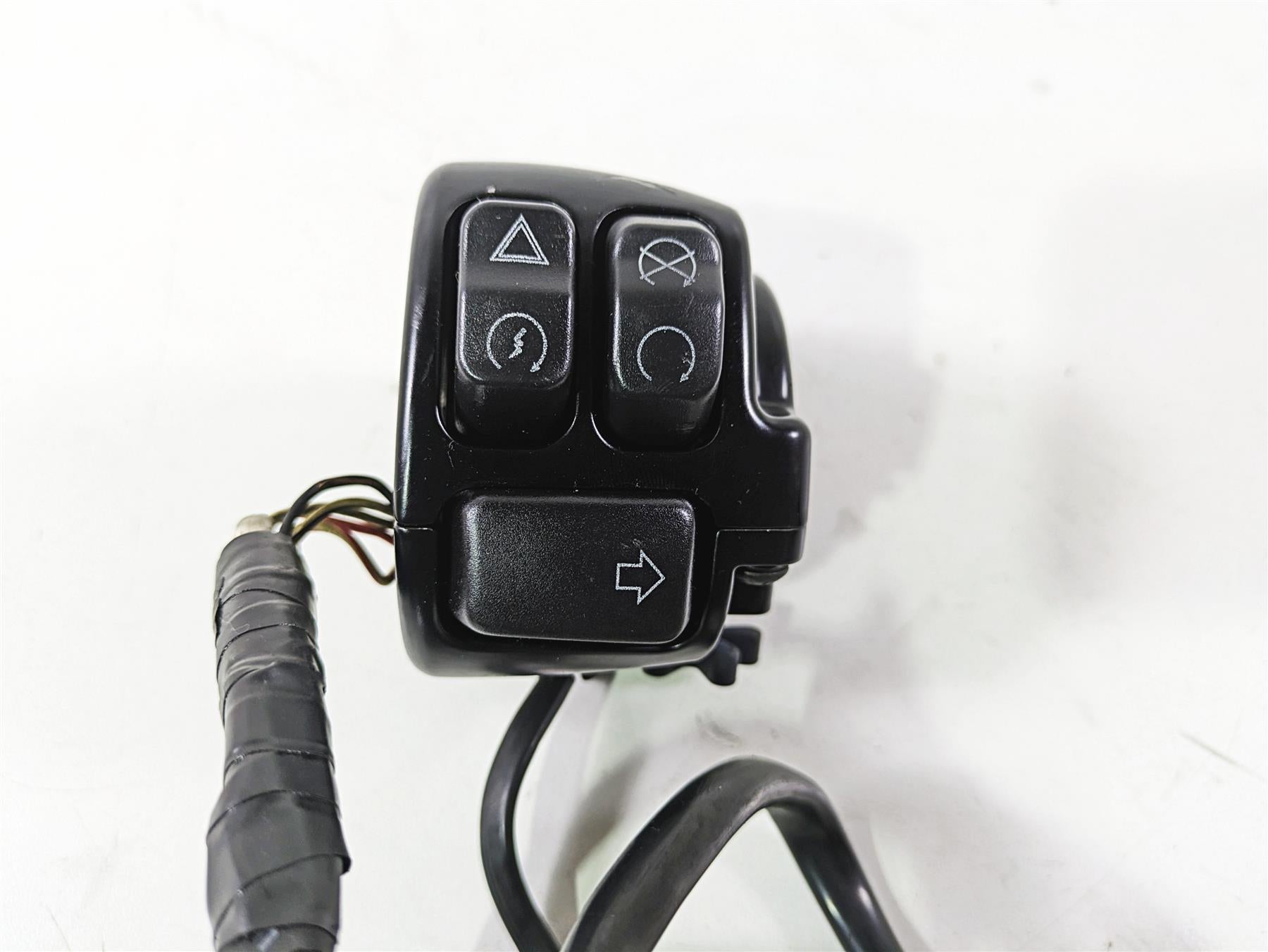 2017 Harley Dyna FXDB Street Bob Right Control Switch & Blinker -READ 71500360 {{ shop.shopifyCountryName }} - Mototech271